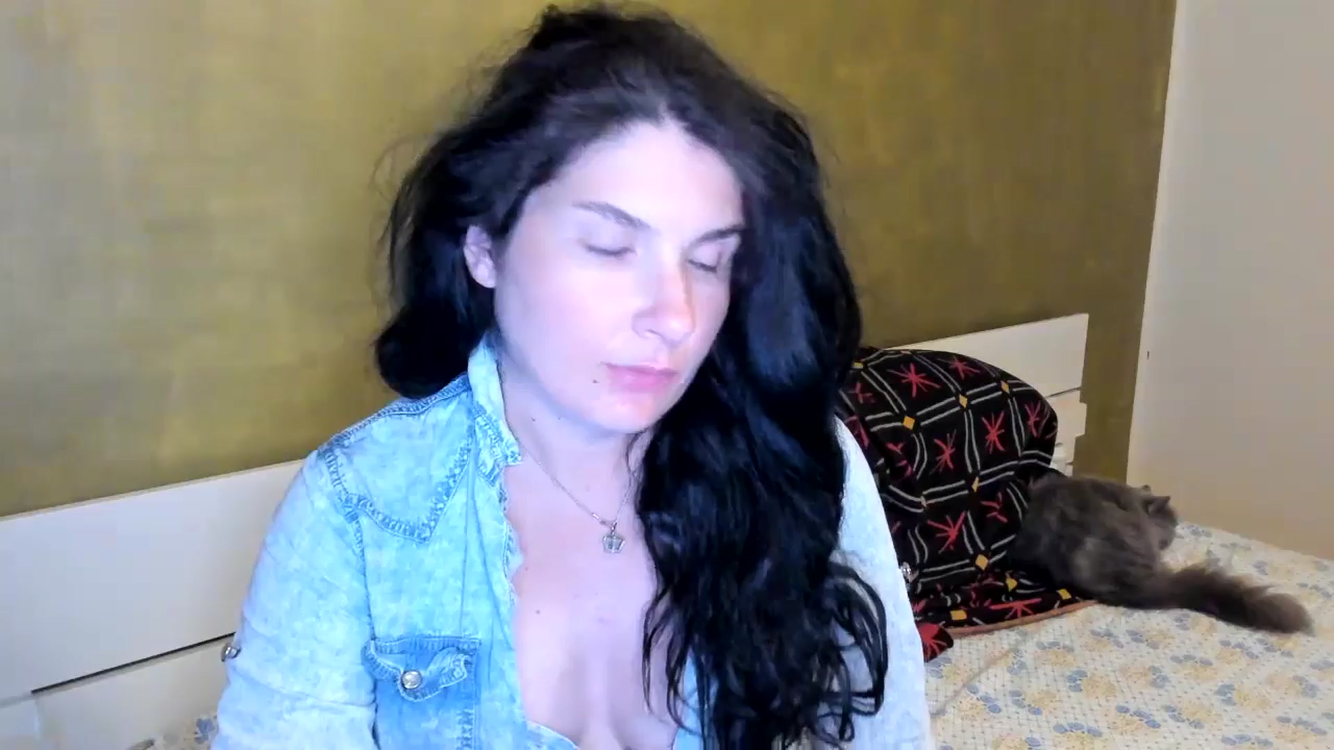 Gallery image thumbnail from SiouxPrincess's myfreecams stream on, 05/04/2025, 21:40 image 3 of 20