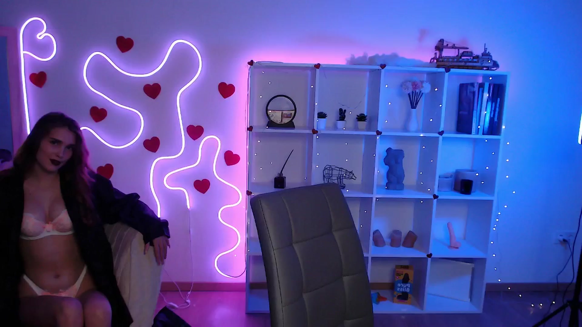 Gallery image thumbnail from Sirela's myfreecams stream on, 07/01/2025, 20:58 image 3 of 20