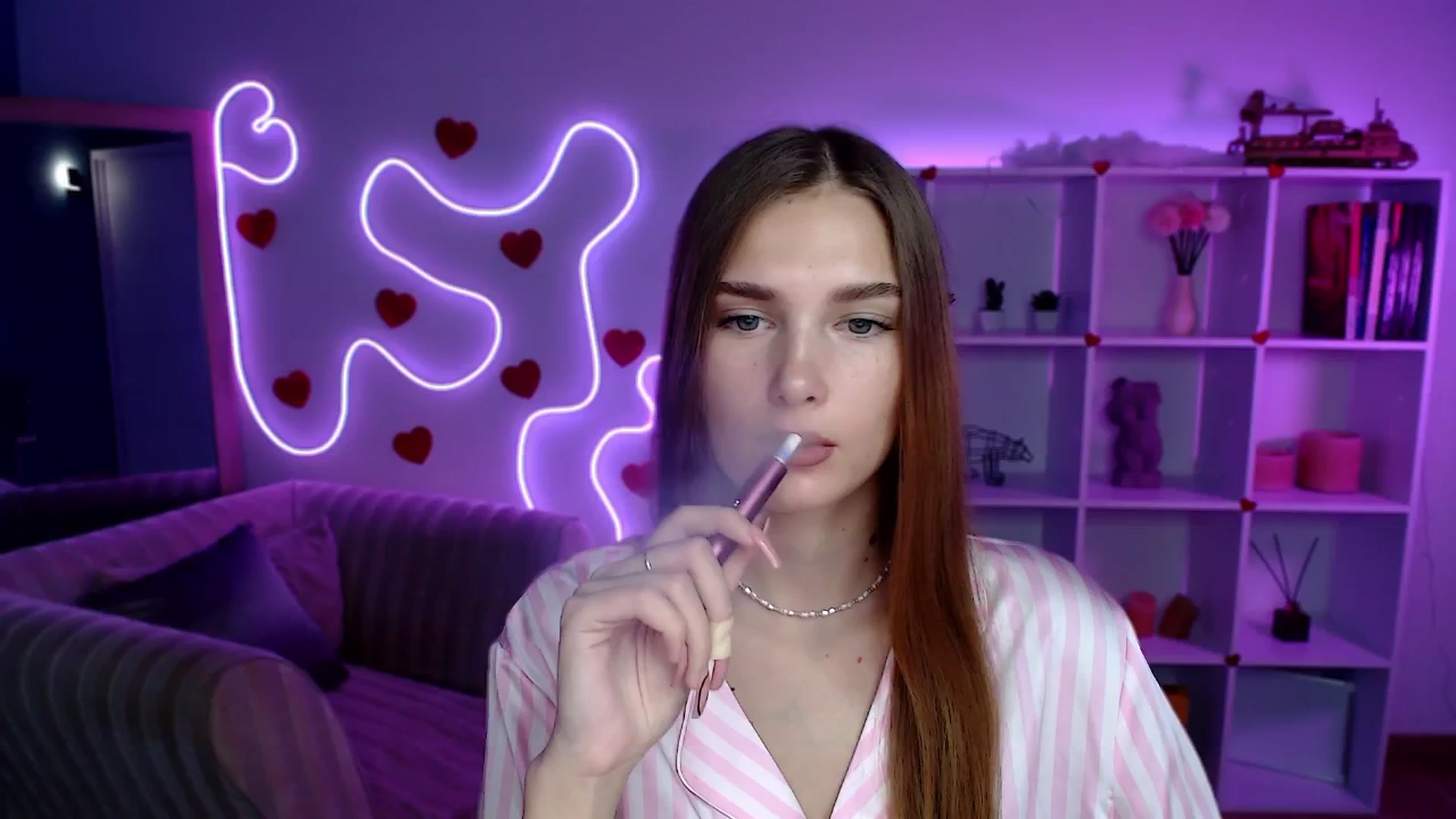 Gallery image thumbnail from Sirela's myfreecams stream on, 08/06/2025, 09:37 image 4 of 20