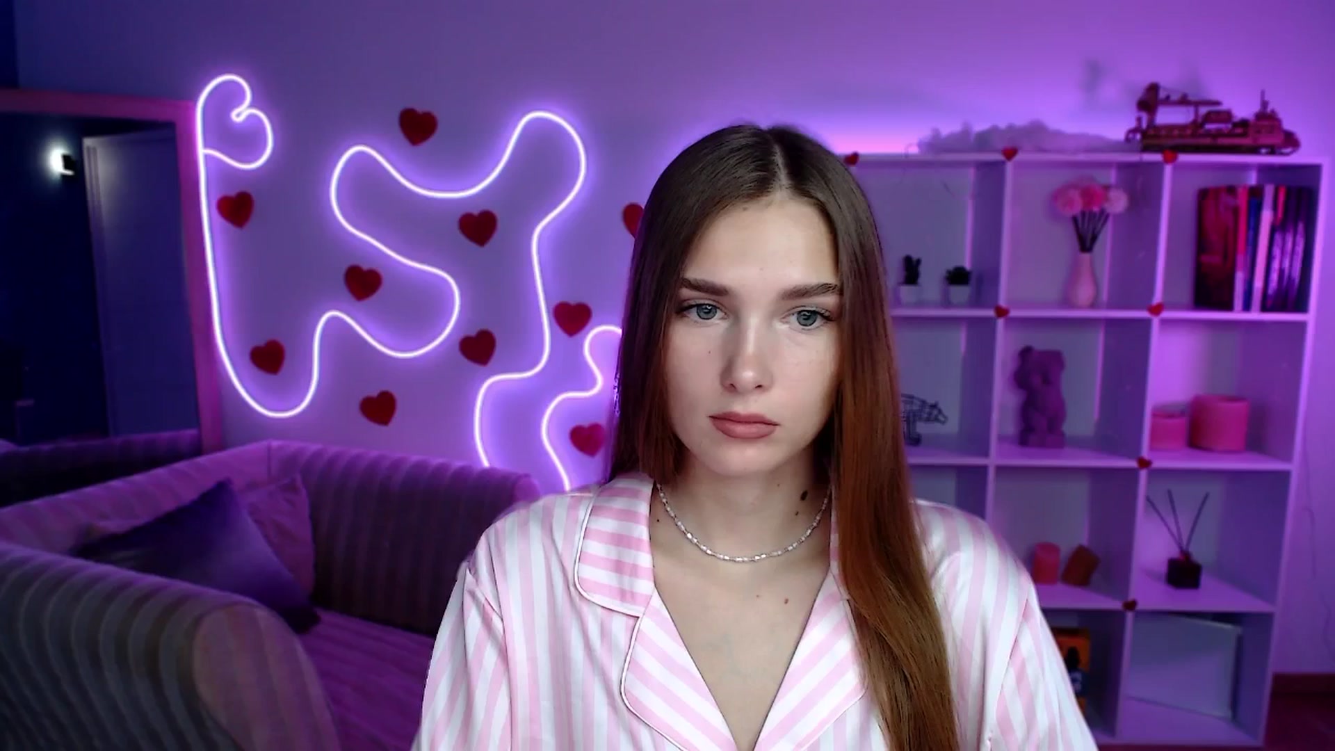 Gallery image thumbnail from Sirela's myfreecams stream on, 08/06/2025, 09:37 image 16 of 20