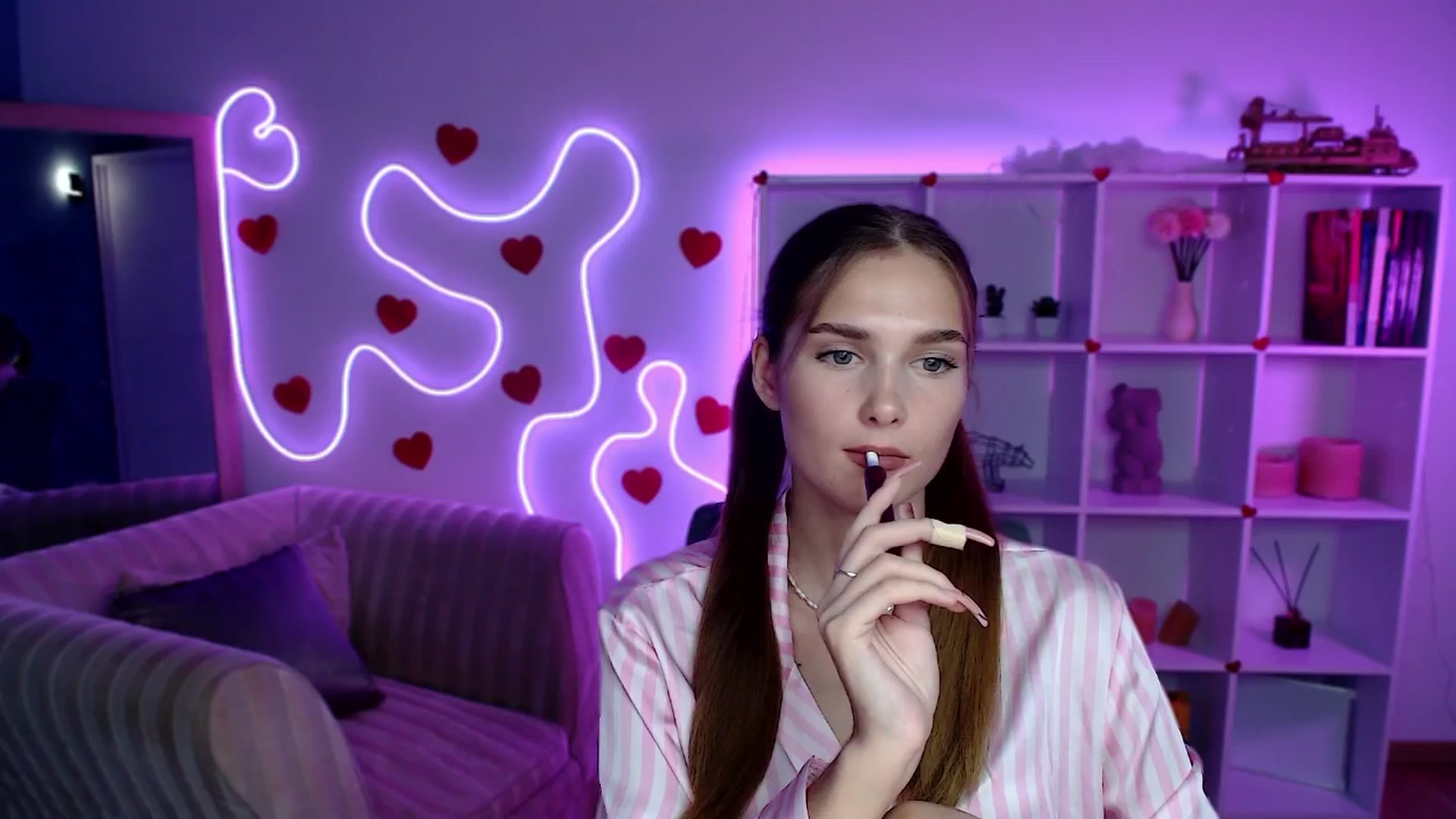 Gallery image thumbnail from Sirela's myfreecams stream on, 08/06/2025, 13:34 image 18 of 20