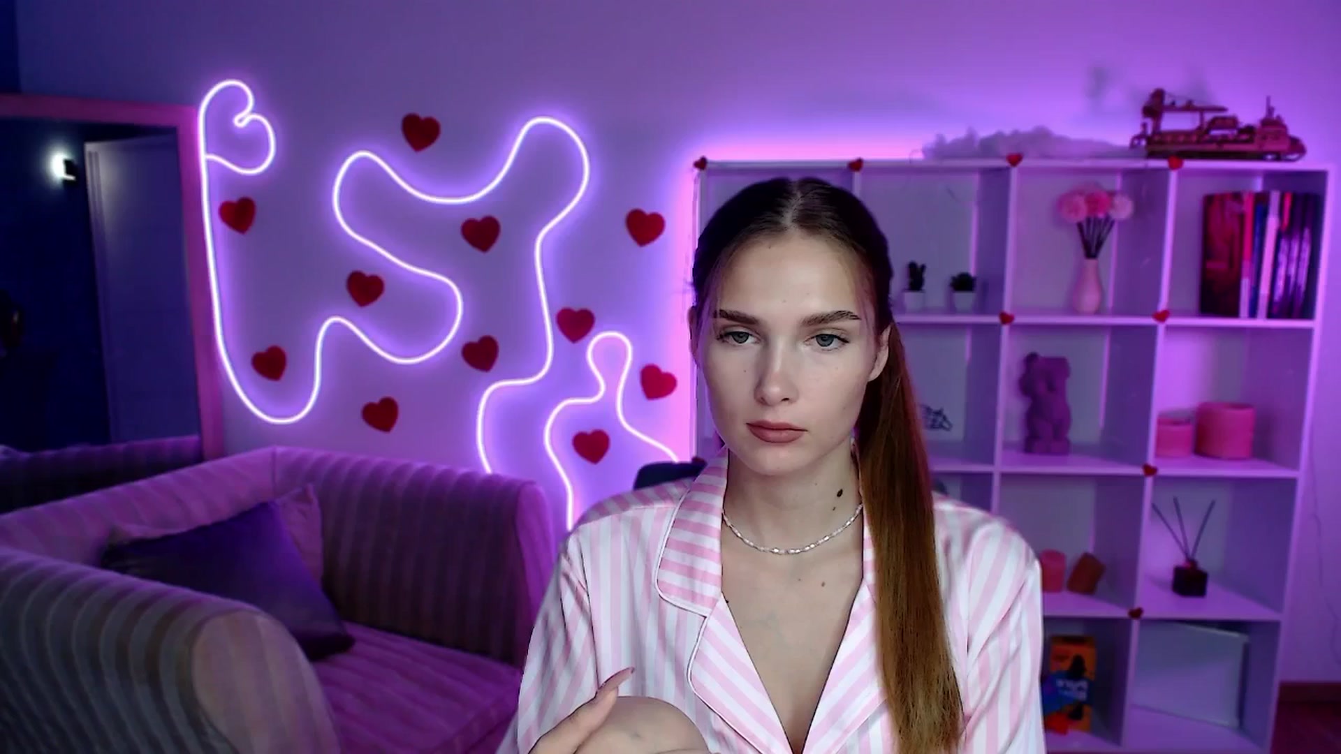 Gallery image thumbnail from Sirela's myfreecams stream on, 08/06/2025, 13:34 image 1 of 20
