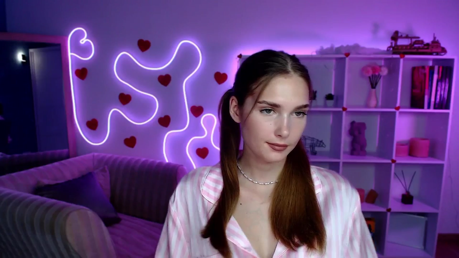 Gallery image thumbnail from Sirela's myfreecams stream on, 08/06/2025, 14:00 image 17 of 20