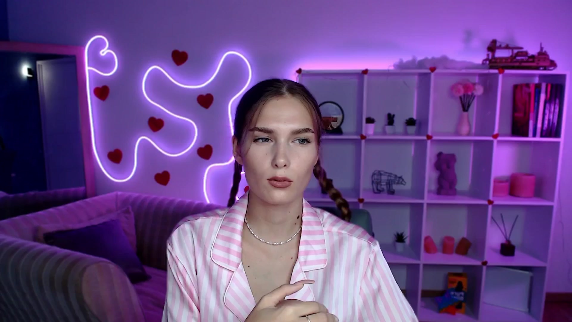 Gallery image thumbnail from Sirela's myfreecams stream on, 08/06/2025, 16:14 image 7 of 20
