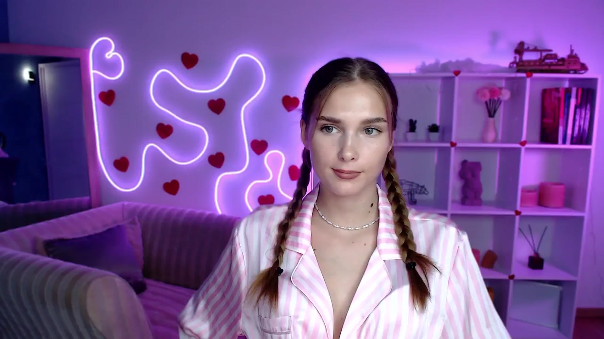 Gallery image thumbnail from Sirela's myfreecams stream on, 08/06/2025, 16:32 image 8 of 20