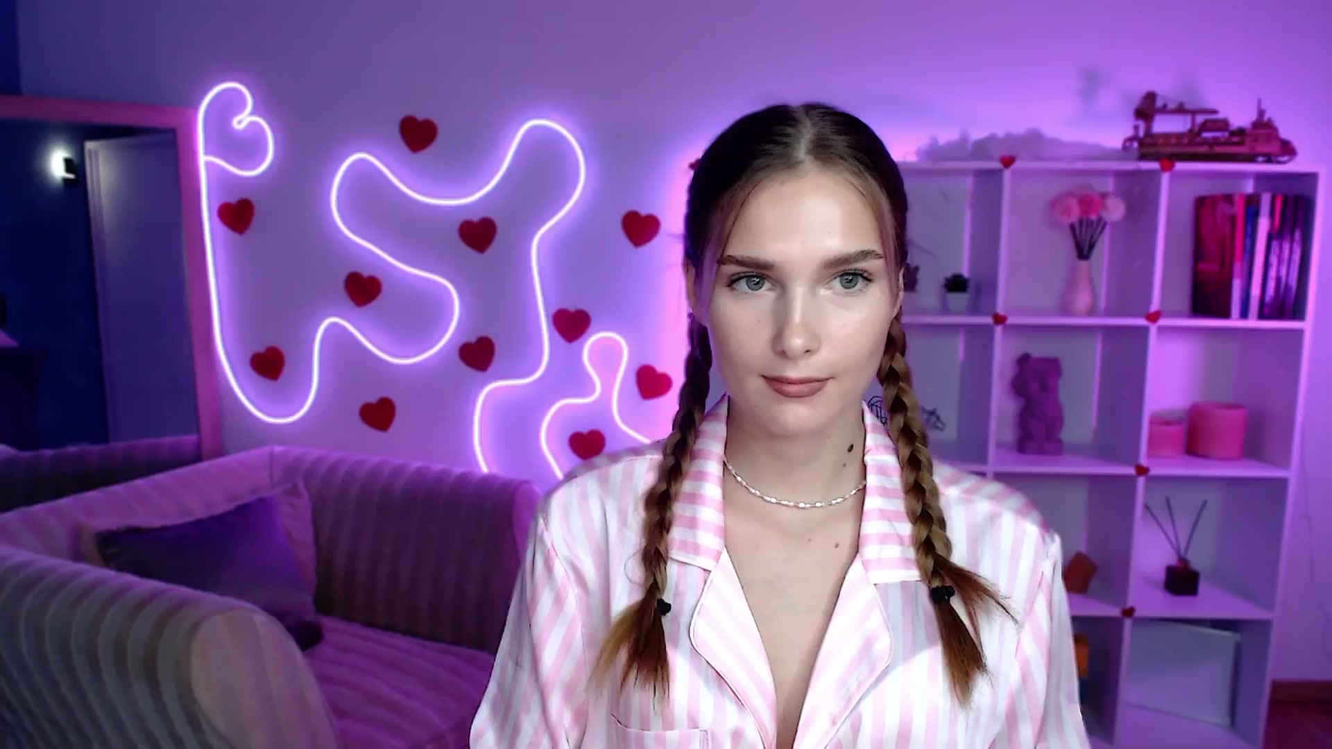 Gallery image thumbnail from Sirela's myfreecams stream on, 08/06/2025, 16:32 image 7 of 20