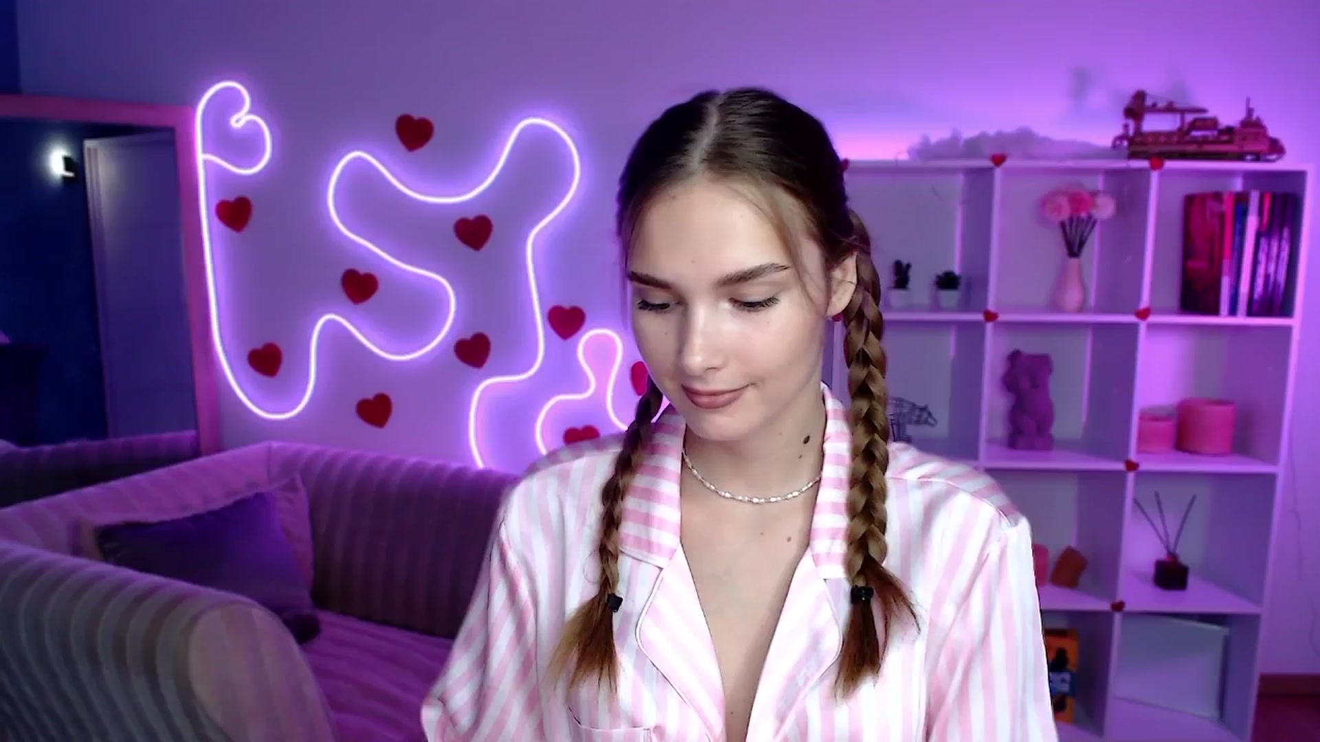 Gallery image thumbnail from Sirela's myfreecams stream on, 08/06/2025, 16:32 image 6 of 20