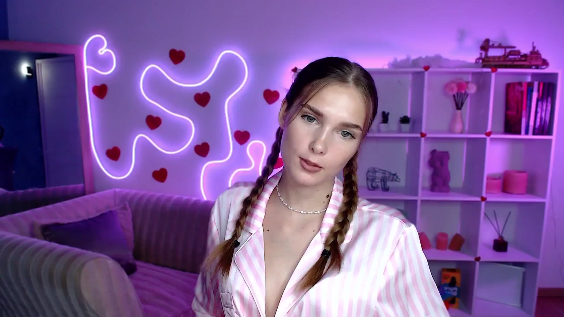Gallery image thumbnail from Sirela's myfreecams stream on, 08/06/2025, 16:32 image 18 of 20