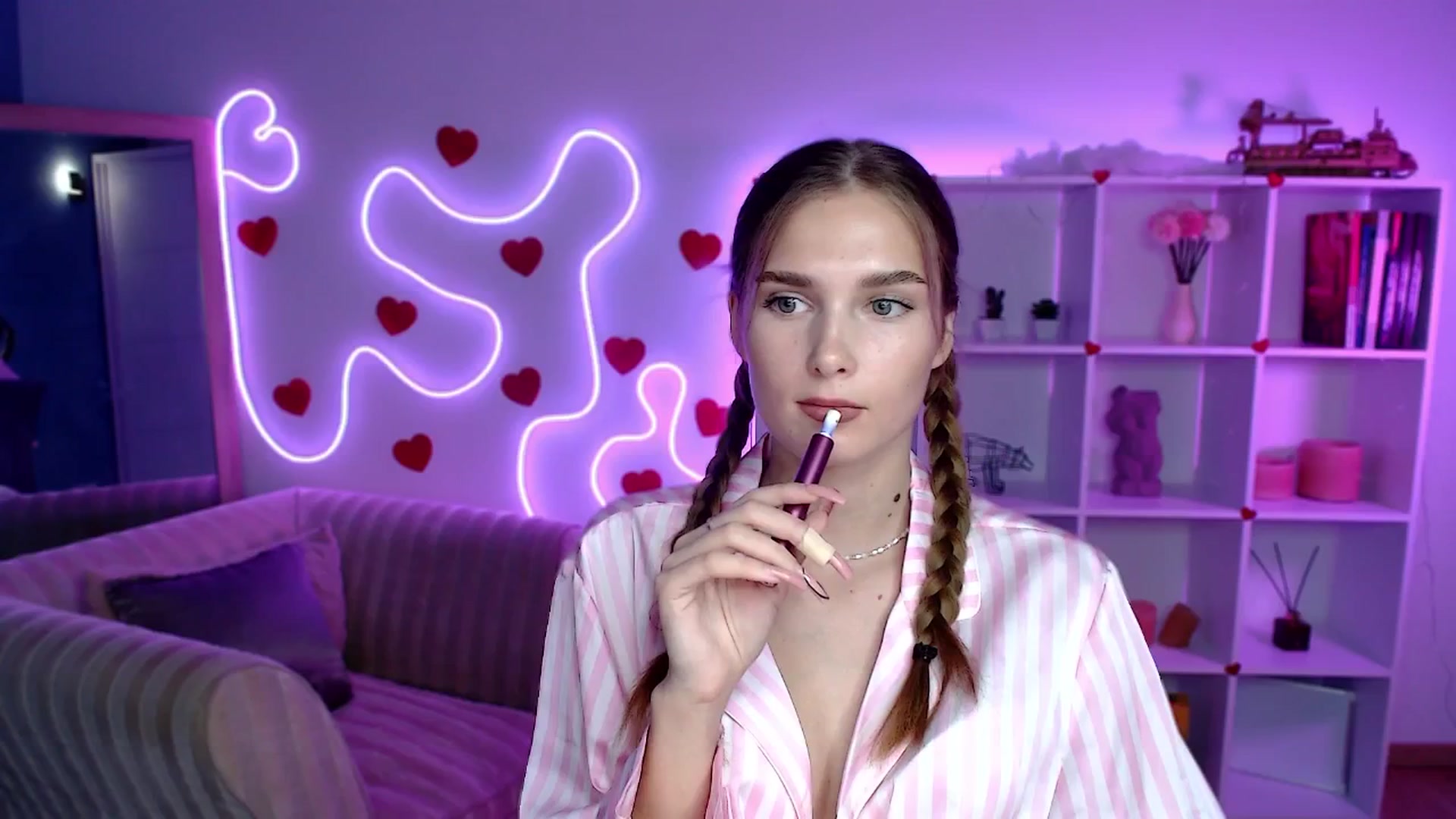 Gallery image thumbnail from Sirela's myfreecams stream on, 08/06/2025, 16:32 image 17 of 20