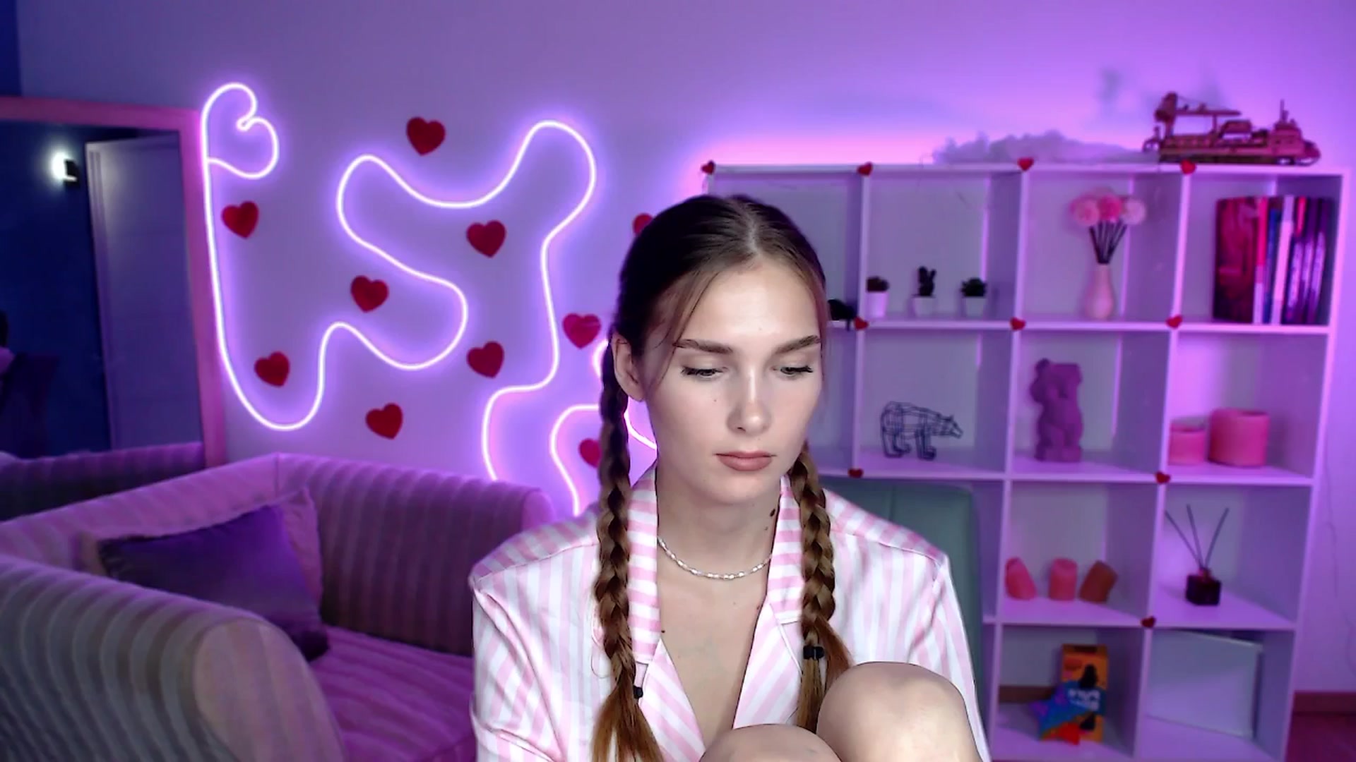 Gallery image thumbnail from Sirela's myfreecams stream on, 08/06/2025, 16:32 image 1 of 20