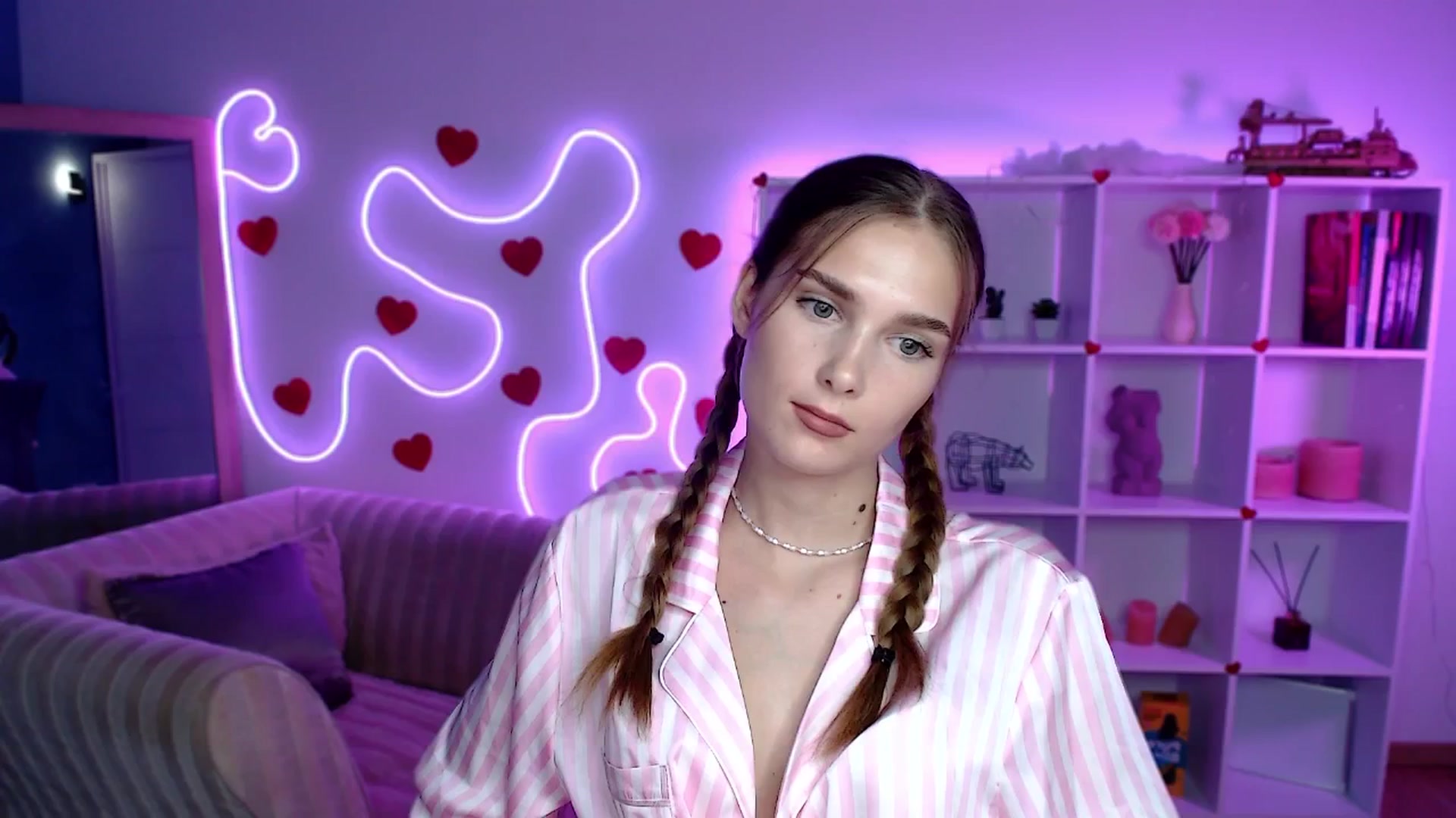 Gallery image thumbnail from Sirela's myfreecams stream on, 08/06/2025, 16:32 image 19 of 20