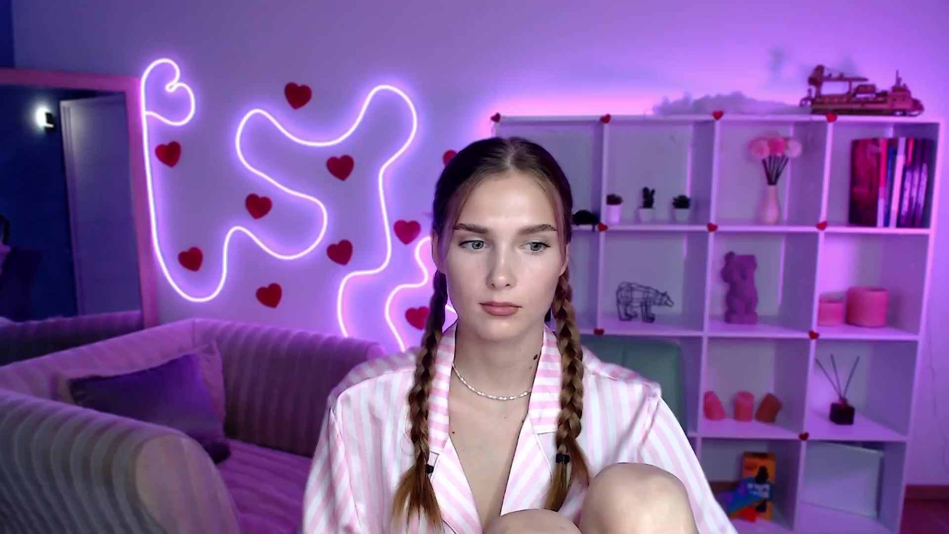 Gallery image thumbnail from Sirela's myfreecams stream on, 08/06/2025, 16:32 image 2 of 20