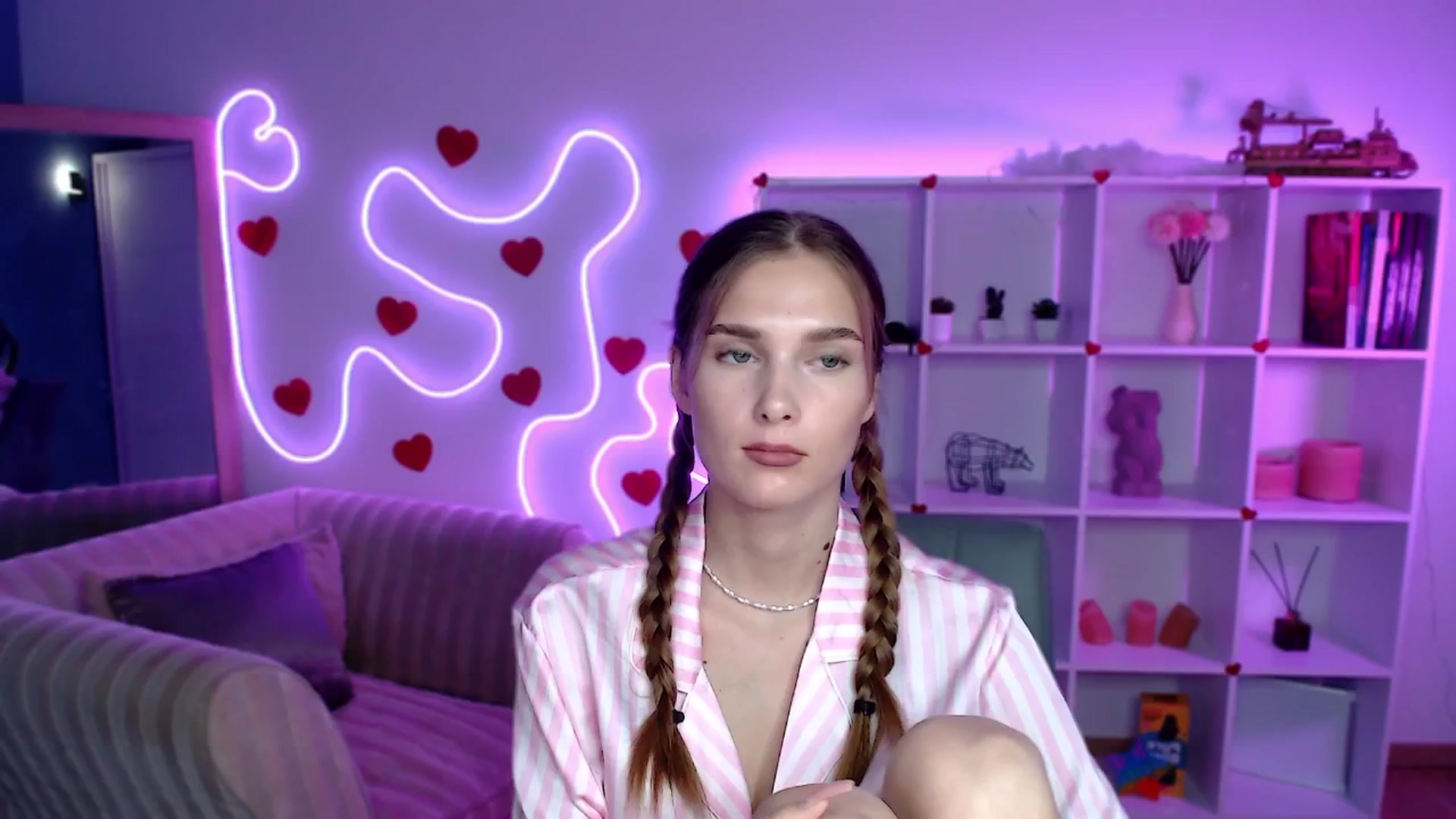 Gallery image thumbnail from Sirela's myfreecams stream on, 08/06/2025, 16:32 image 3 of 20