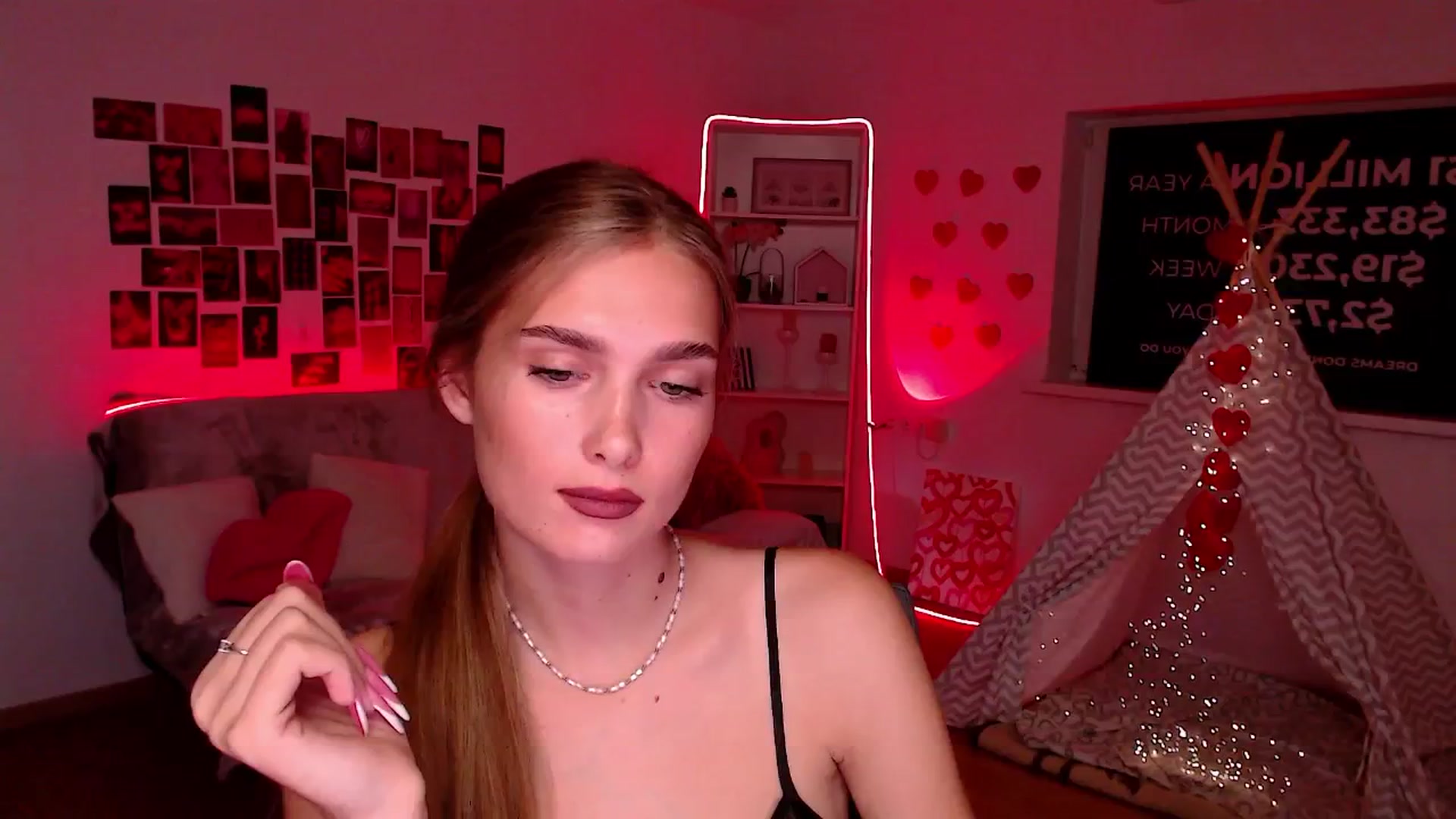 Gallery image thumbnail from Sirela's myfreecams stream on, 08/27/2025, 14:39 image 12 of 20