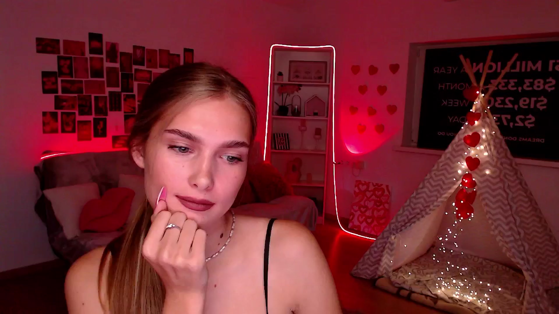 Gallery image thumbnail from Sirela's myfreecams stream on, 08/27/2025, 14:39 image 6 of 20