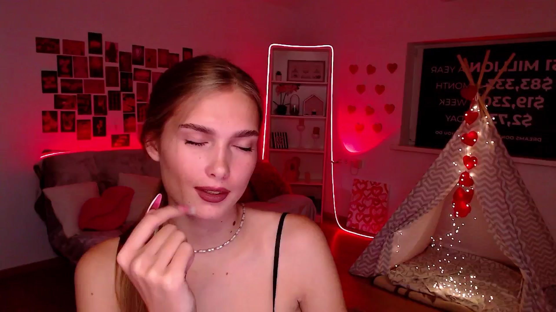 Gallery image thumbnail from Sirela's myfreecams stream on, 08/27/2025, 14:39 image 3 of 20