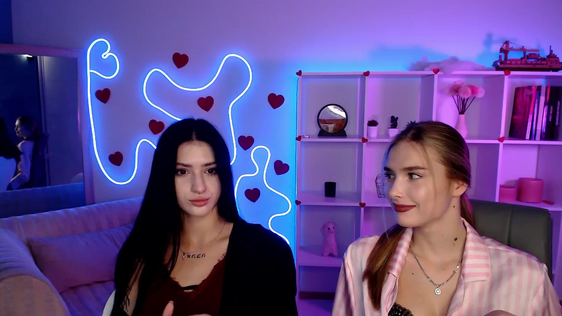 Gallery image thumbnail from Sirela's myfreecams stream on, 09/22/2025, 01:05 image 17 of 20