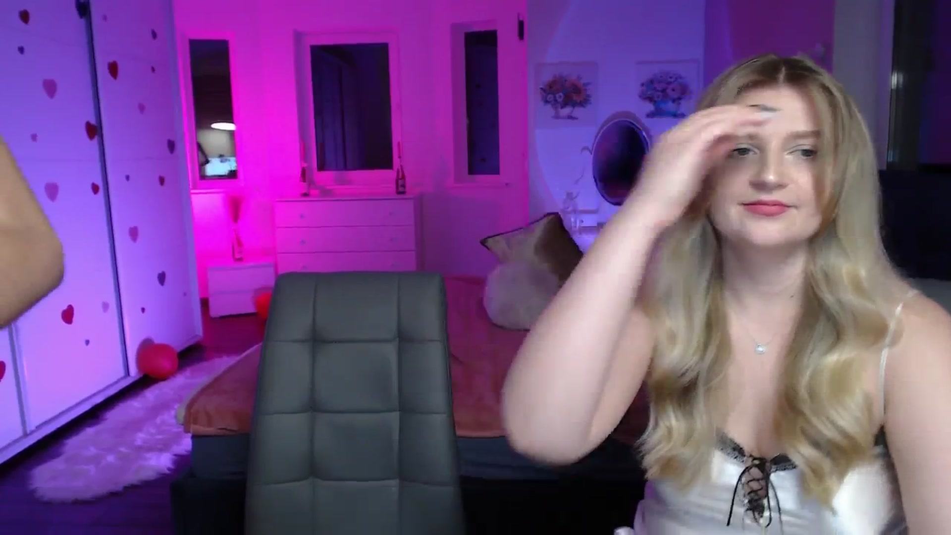 Gallery image thumbnail from Sirela's myfreecams stream on, 10/12/2025, 14:50 image 15 of 20