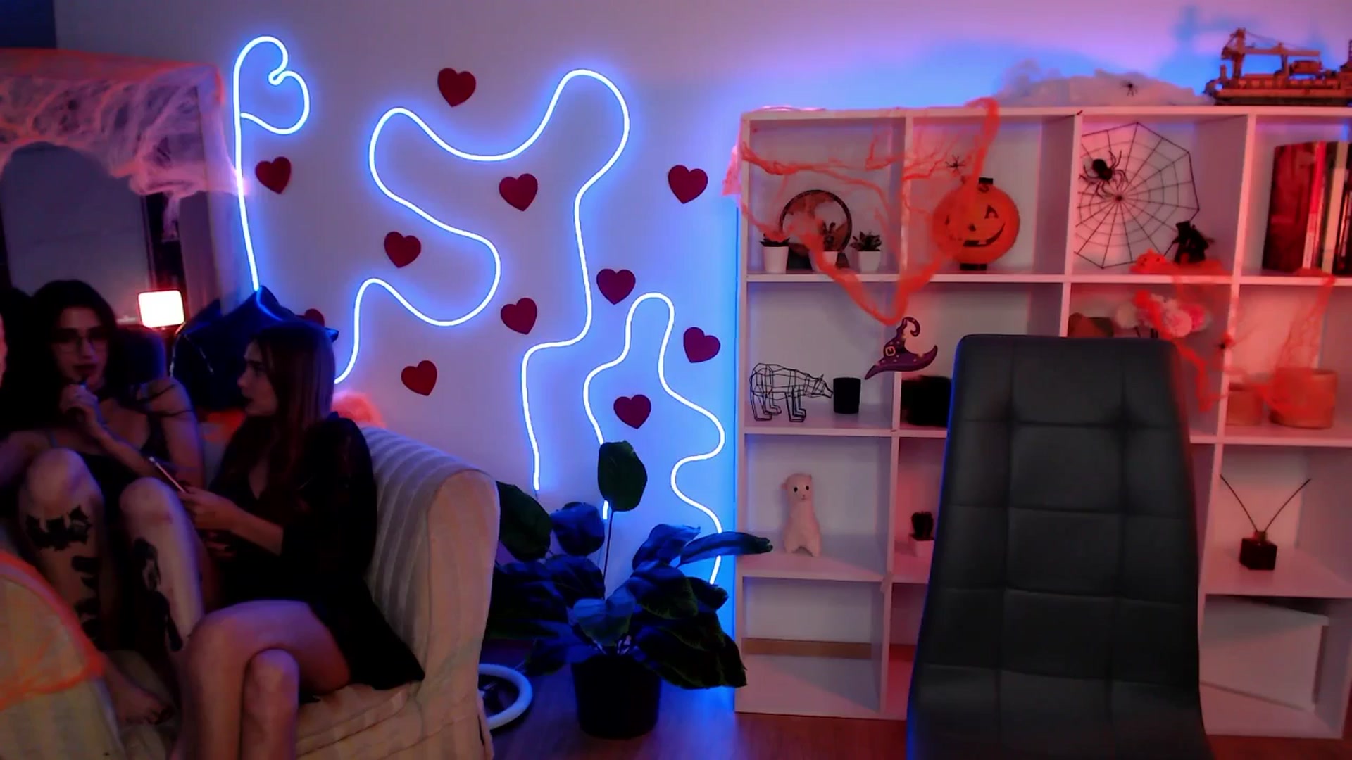 Gallery image thumbnail from Sirela's myfreecams stream on, 10/31/2025, 16:54 image 3 of 20