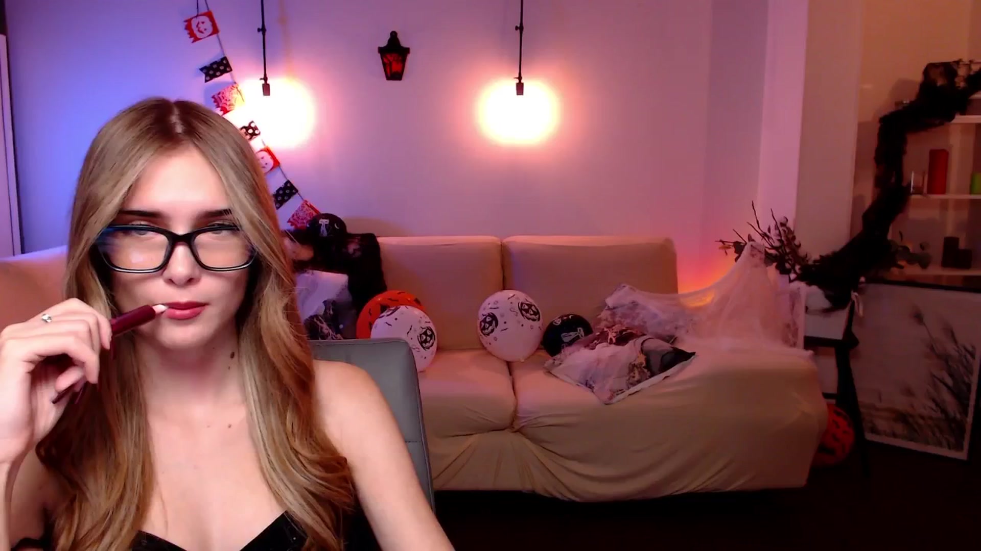 Gallery image thumbnail from Sirela's myfreecams stream on, 11/04/2025, 17:15 image 3 of 20