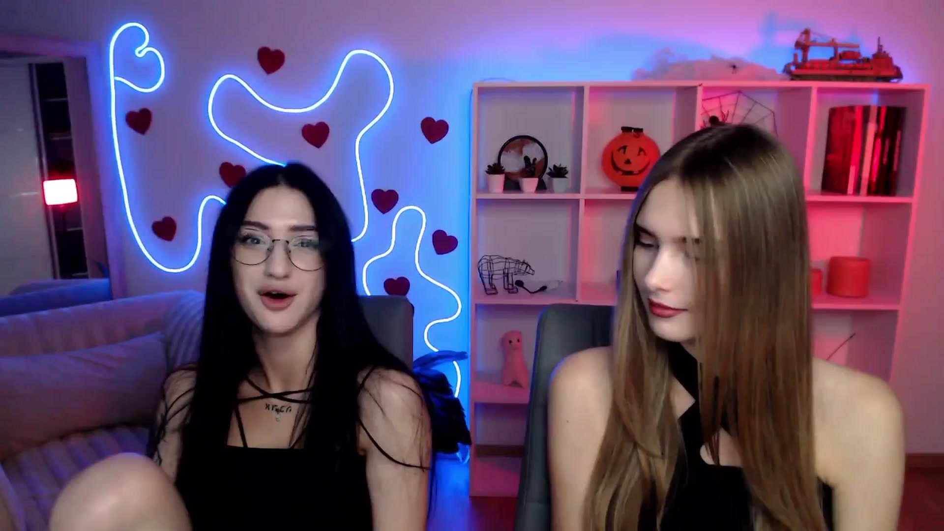 Gallery image thumbnail from Sirela's myfreecams stream on, 11/07/2025, 10:38 image 8 of 20