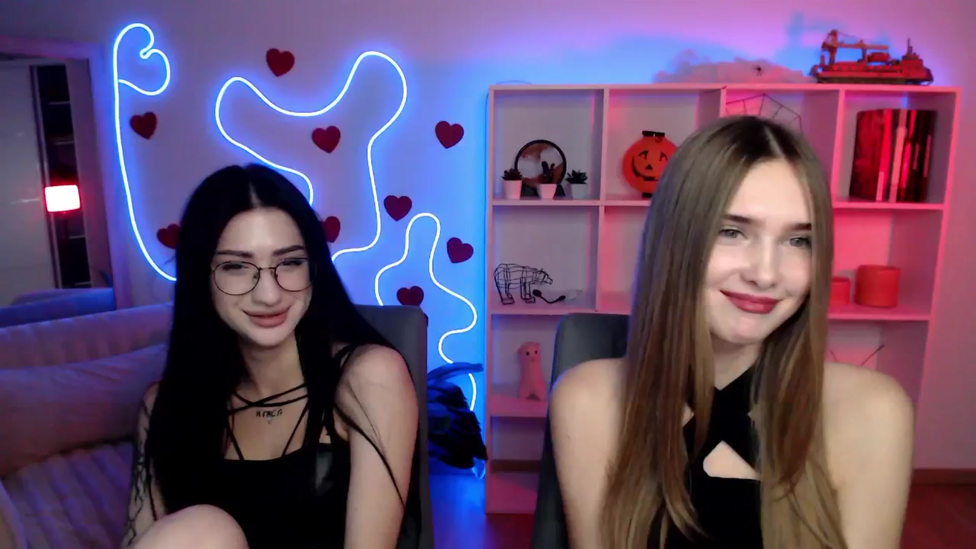 Gallery image thumbnail from Sirela's myfreecams stream on, 11/07/2025, 10:38 image 10 of 20
