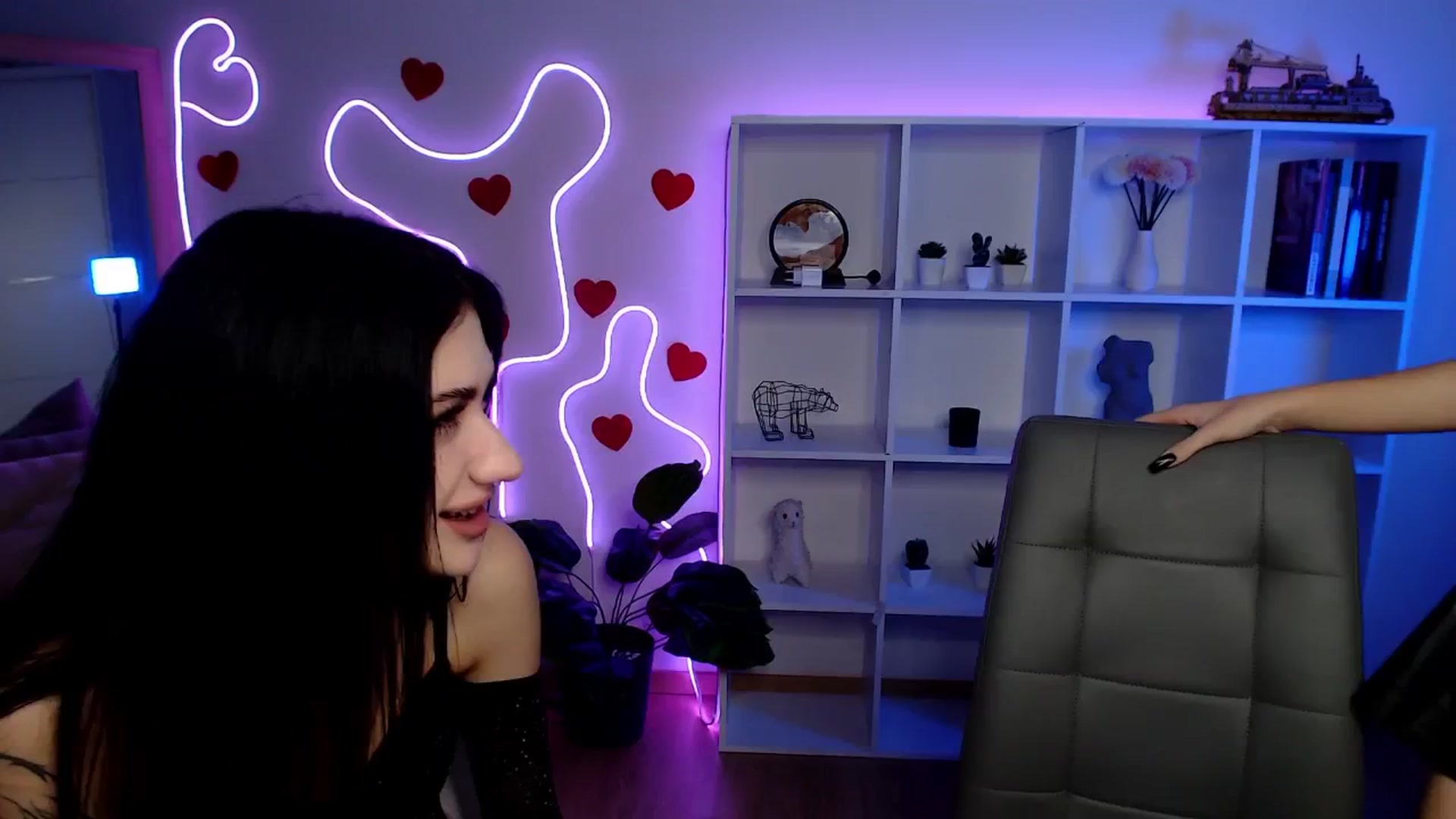 Gallery image thumbnail from Sirela's myfreecams stream on, 11/16/2025, 15:17 image 7 of 20