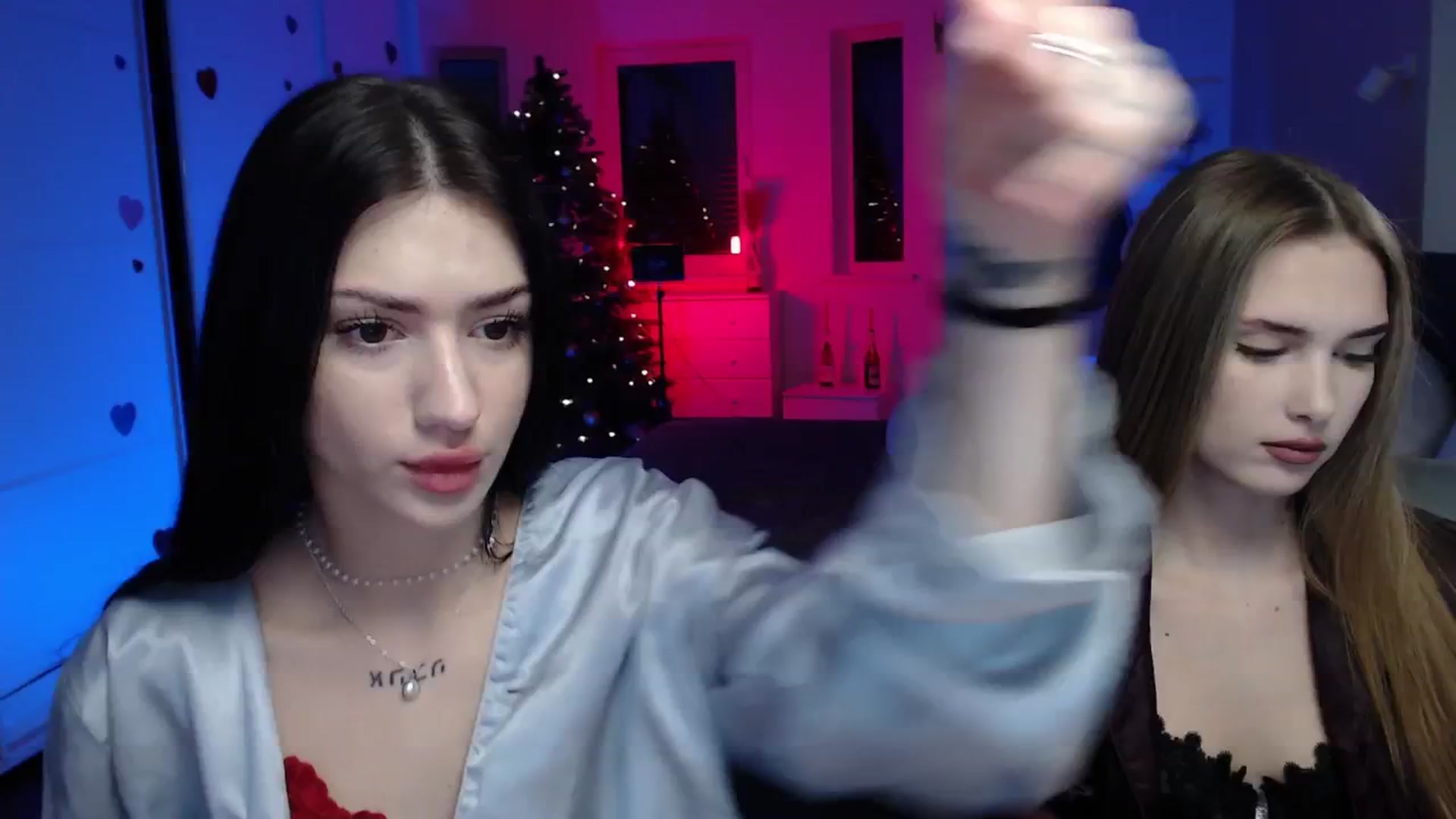 Gallery image thumbnail from Sirela's myfreecams stream on, 12/25/2025, 17:18 image 1 of 20