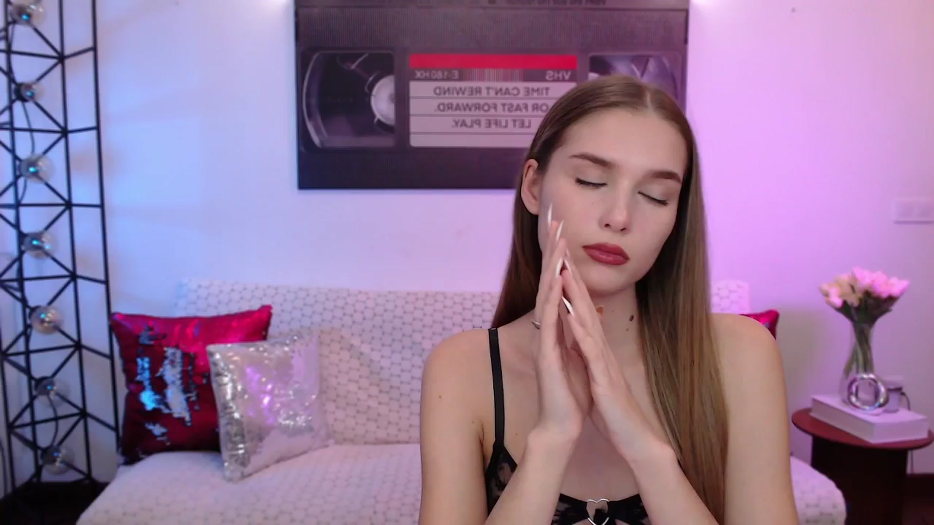 Gallery image thumbnail from Sirela's myfreecams stream on, 04/01/2026, 16:21 image 17 of 20