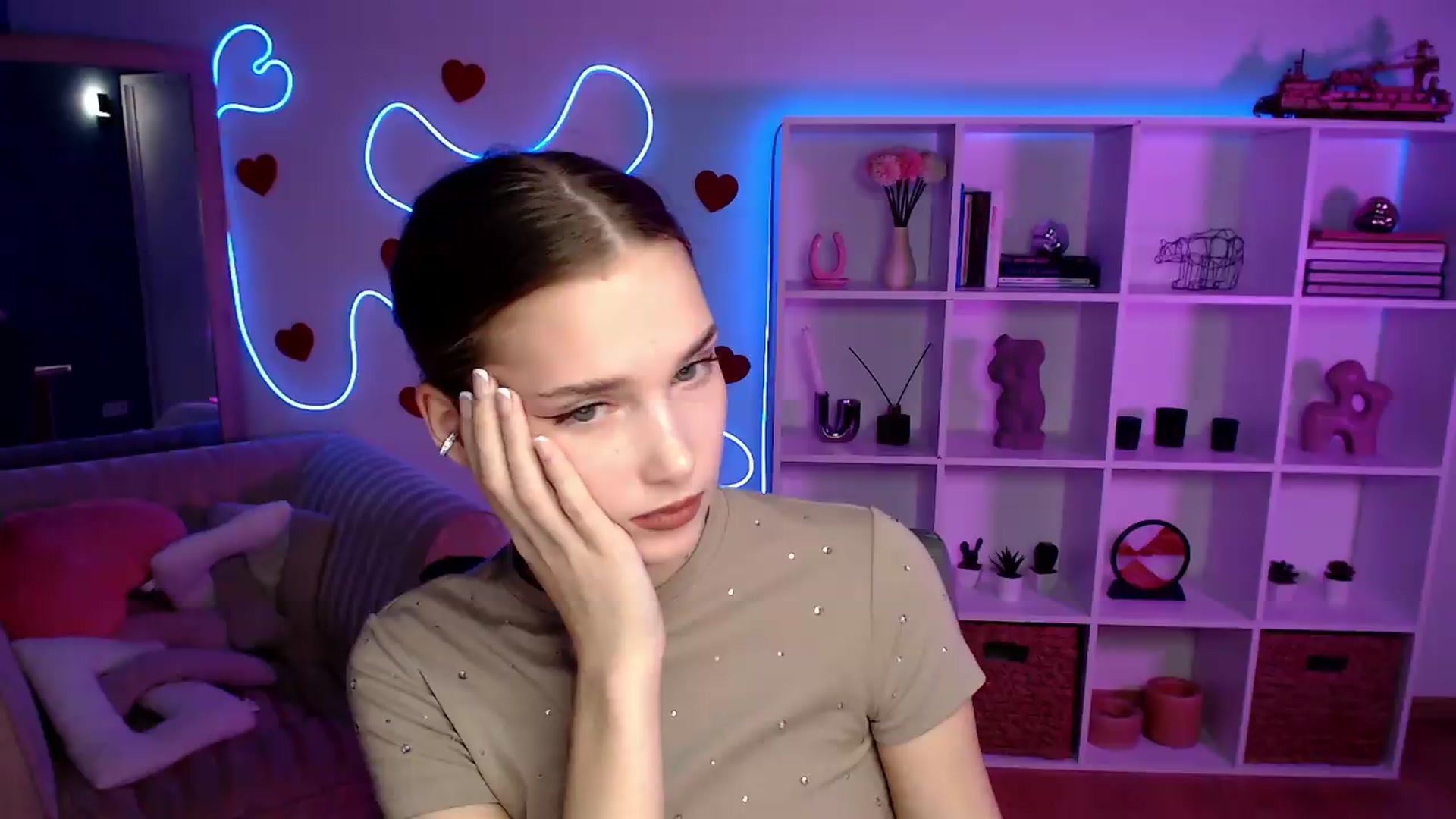 Gallery image thumbnail from Sirela's myfreecams stream on, 05/17/2026, 02:30 image 5 of 20