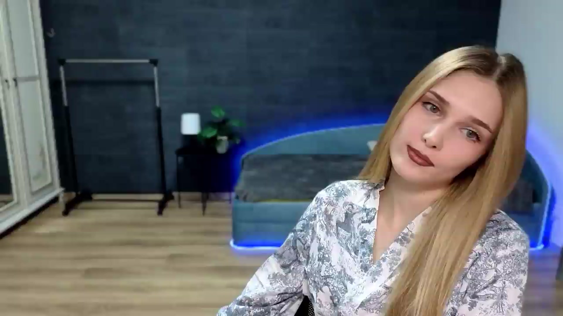 Gallery image thumbnail from Sirela's myfreecams stream on, 09/04/2026, 24:43 image 9 of 20