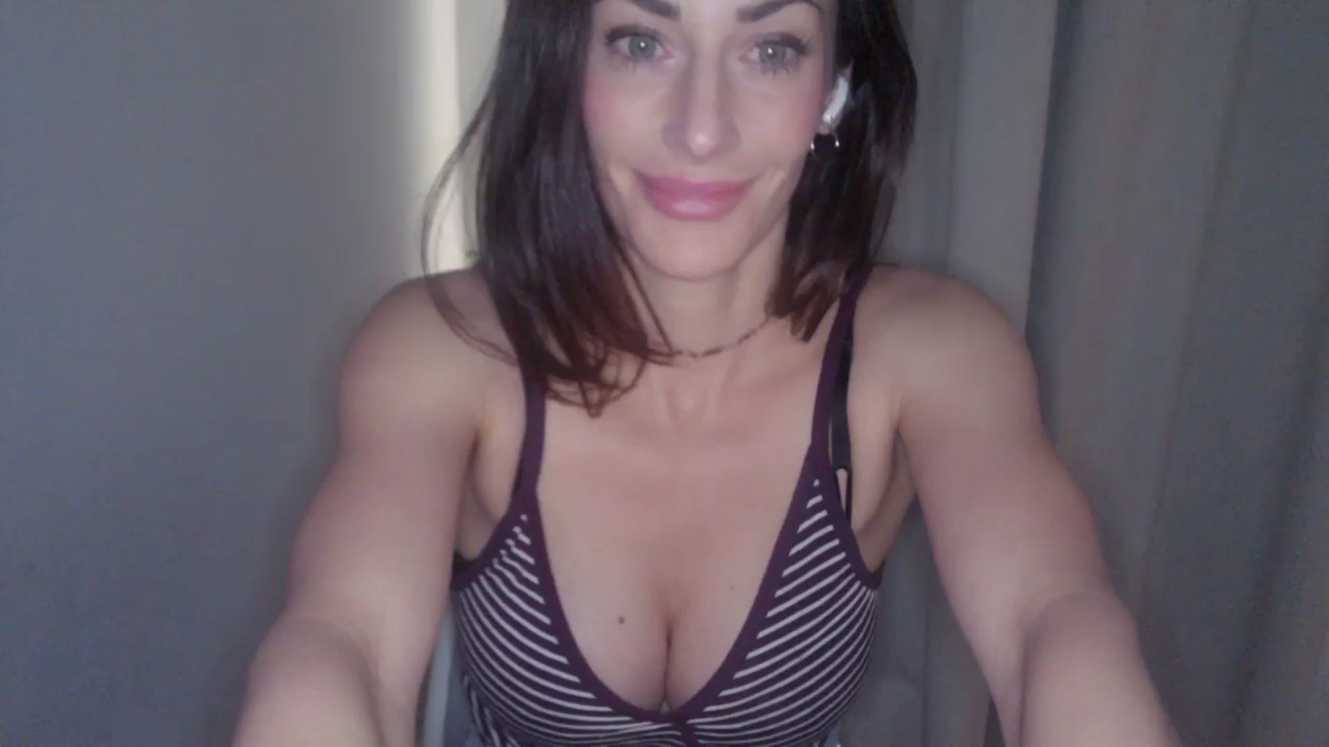 Gallery image thumbnail from Siren3's myfreecams stream on, 02/10/2025, 19:53 image 13 of 20