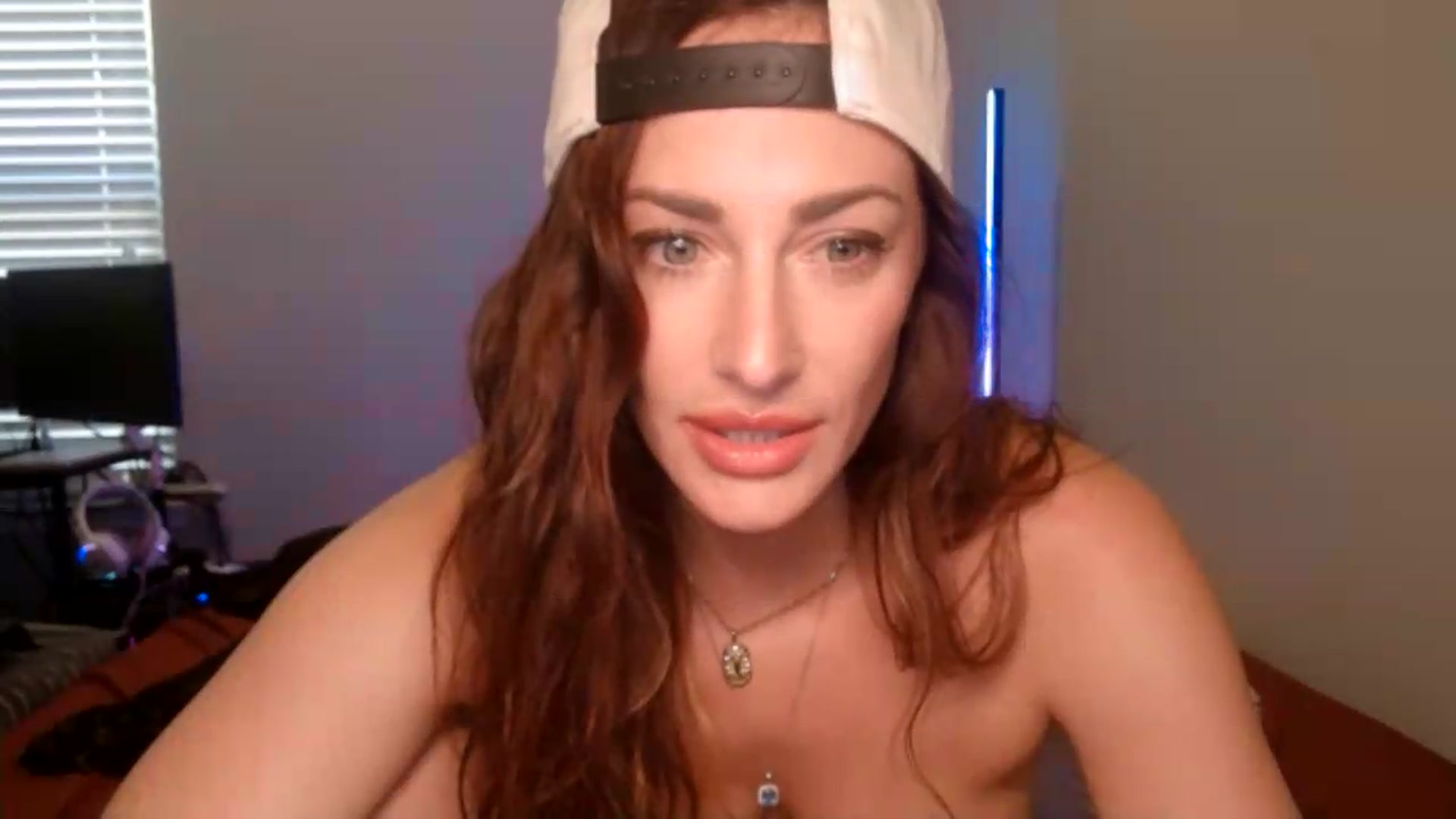 Gallery image thumbnail from Siren3's myfreecams stream on, 07/07/2026, 18:04 image 18 of 20