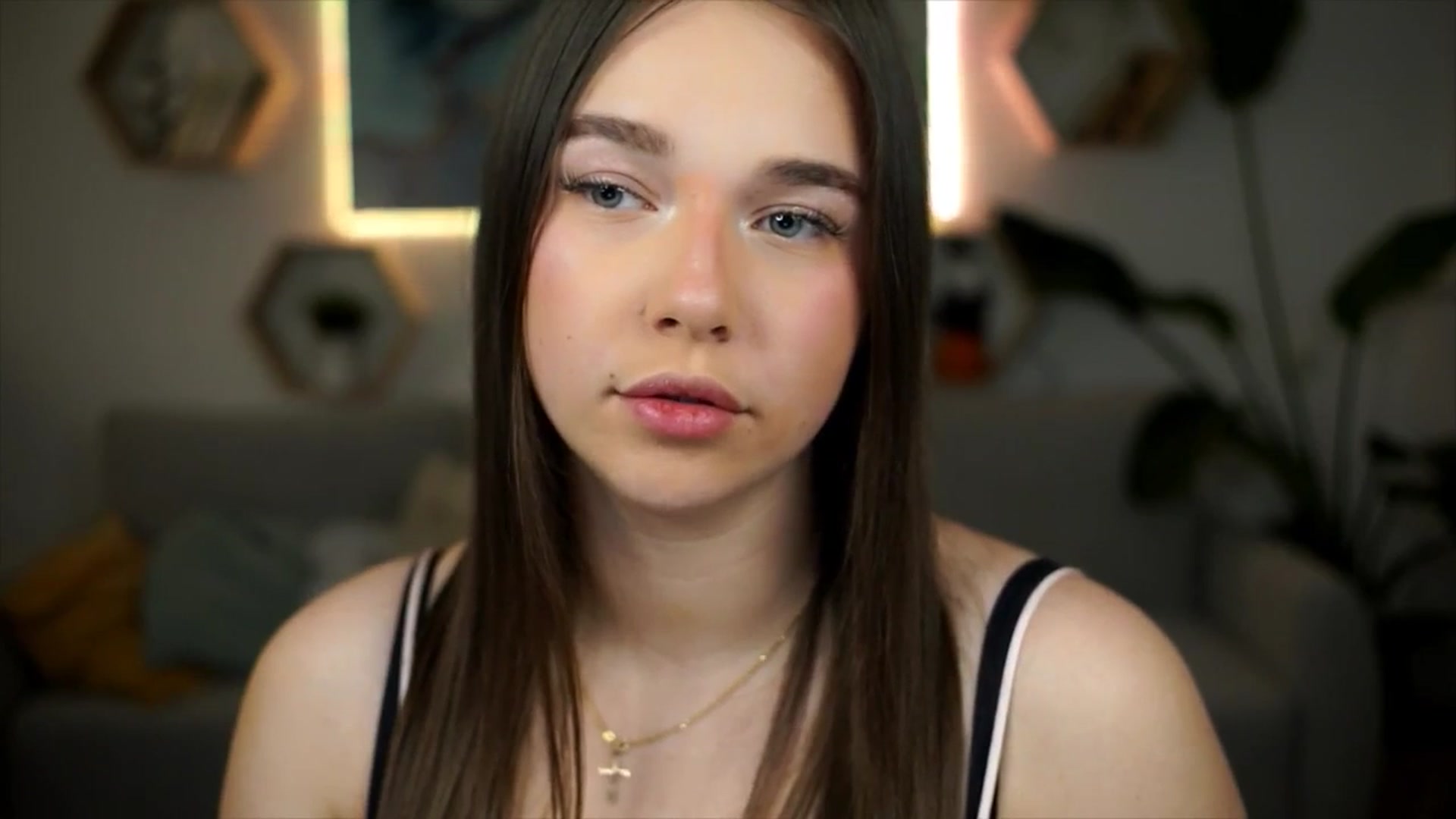 Gallery image thumbnail from Sisii's myfreecams stream on, 04/13/2026, 20:03 image 13 of 20
