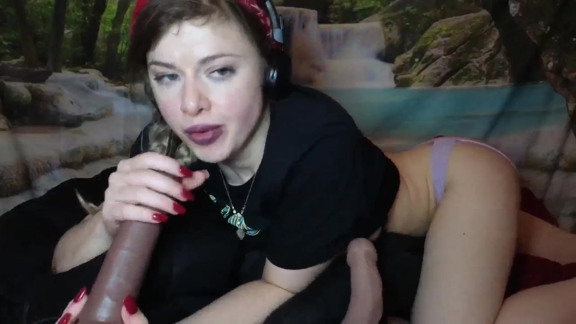 Gallery image thumbnail from Sizequeen's myfreecams stream on, 05/03/2024, 13:28 image 18 of 20