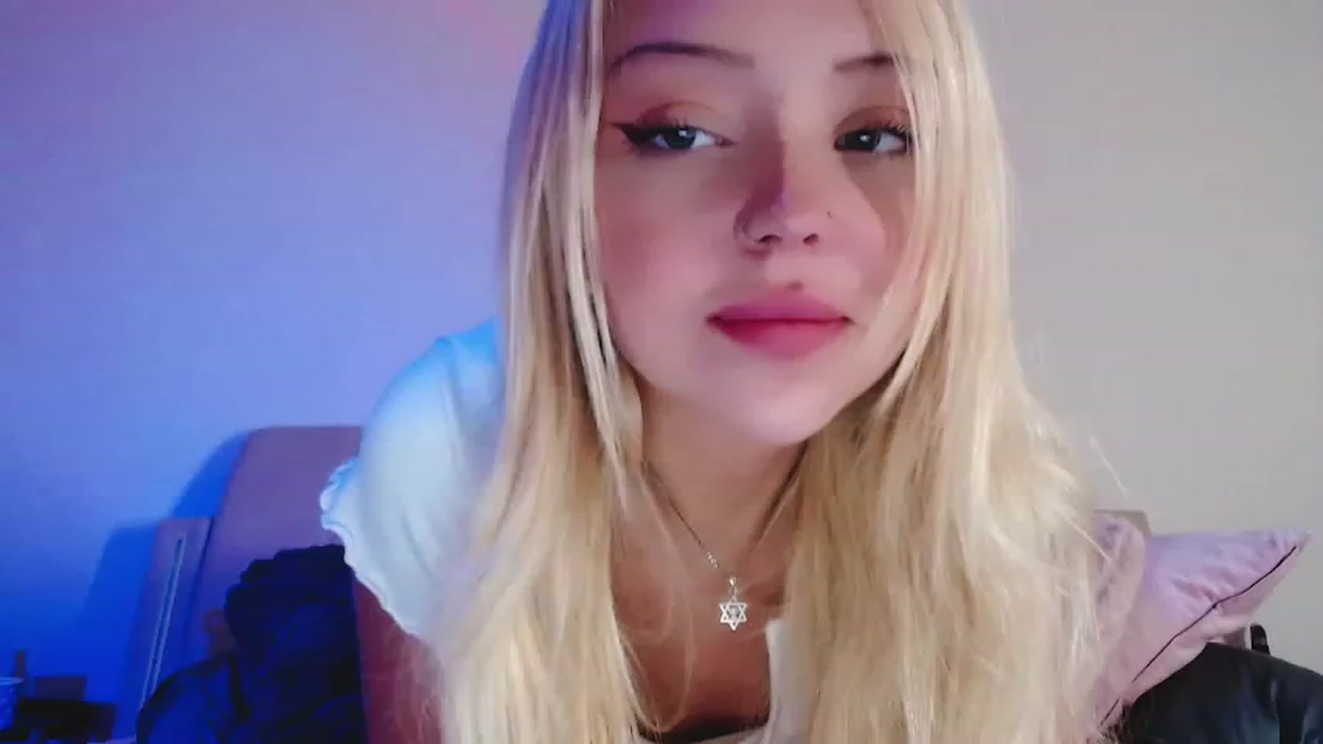 Gallery image thumbnail from Sk8Gurl420's myfreecams stream on, 11/15/2022, 07:11 image 13 of 20