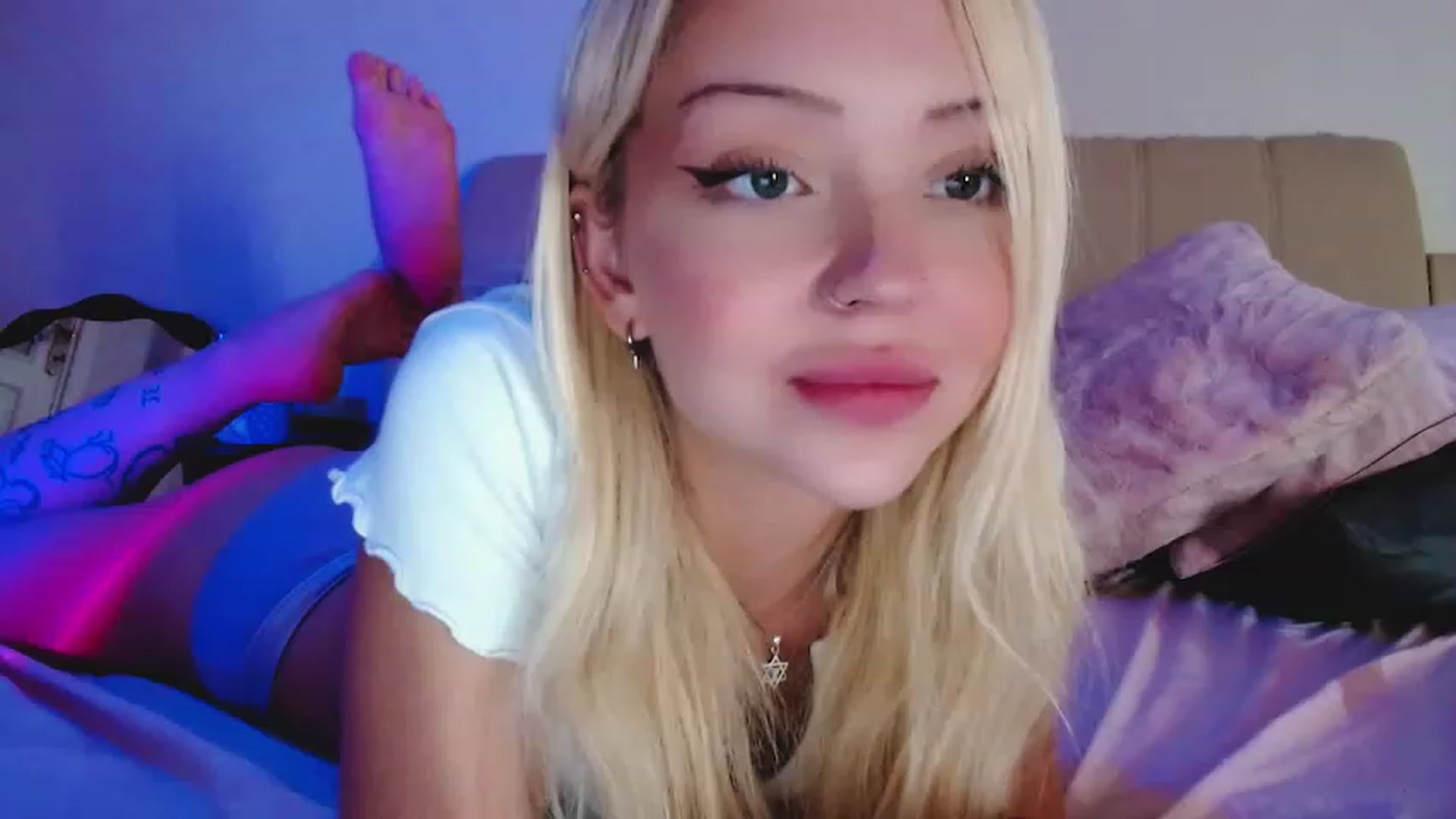Gallery image thumbnail from Sk8Gurl420's myfreecams stream on, 11/15/2022, 07:54 image 15 of 20