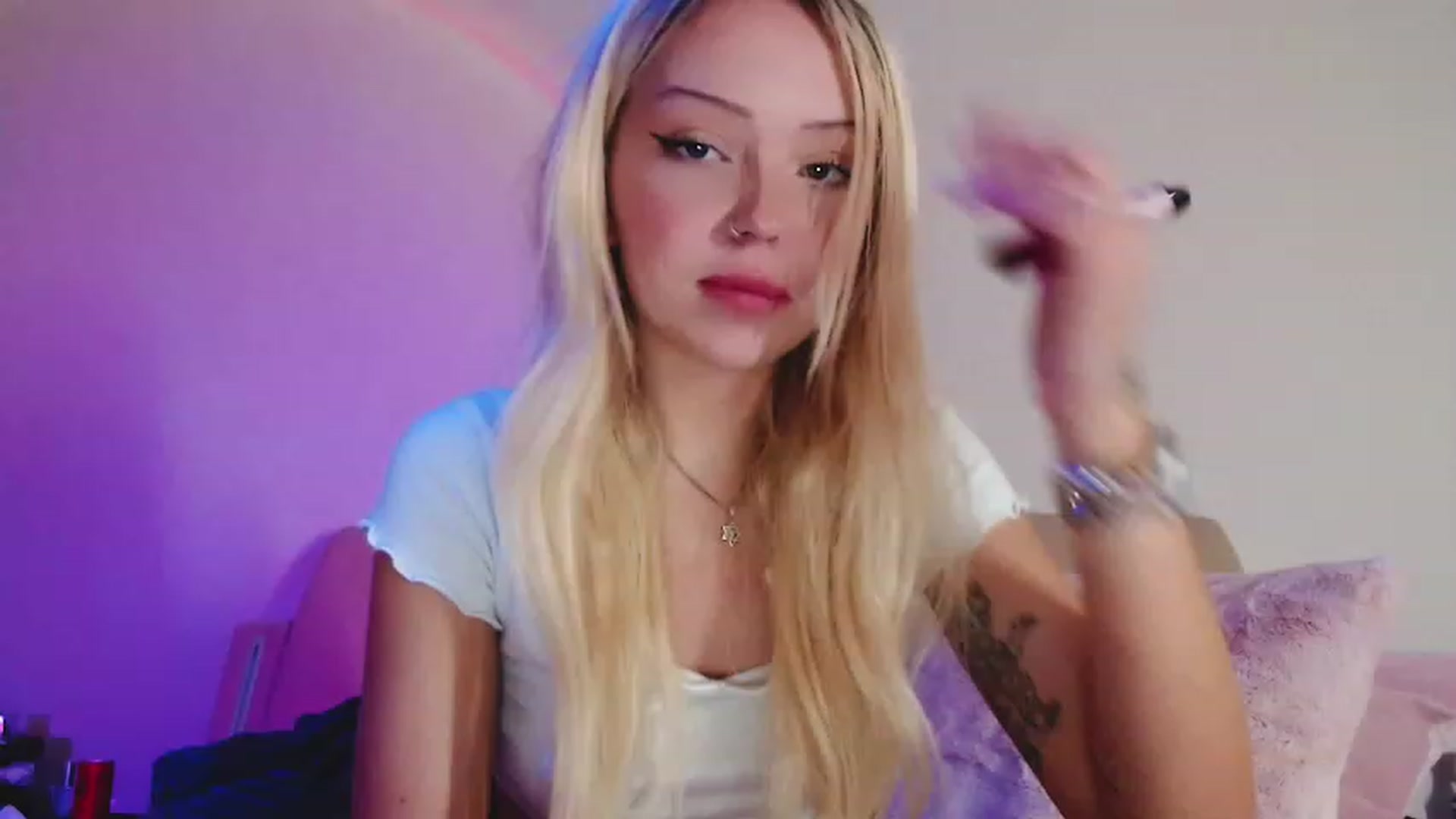 Gallery image thumbnail from Sk8Gurl420's myfreecams stream on, 11/16/2022, 08:19 image 15 of 20