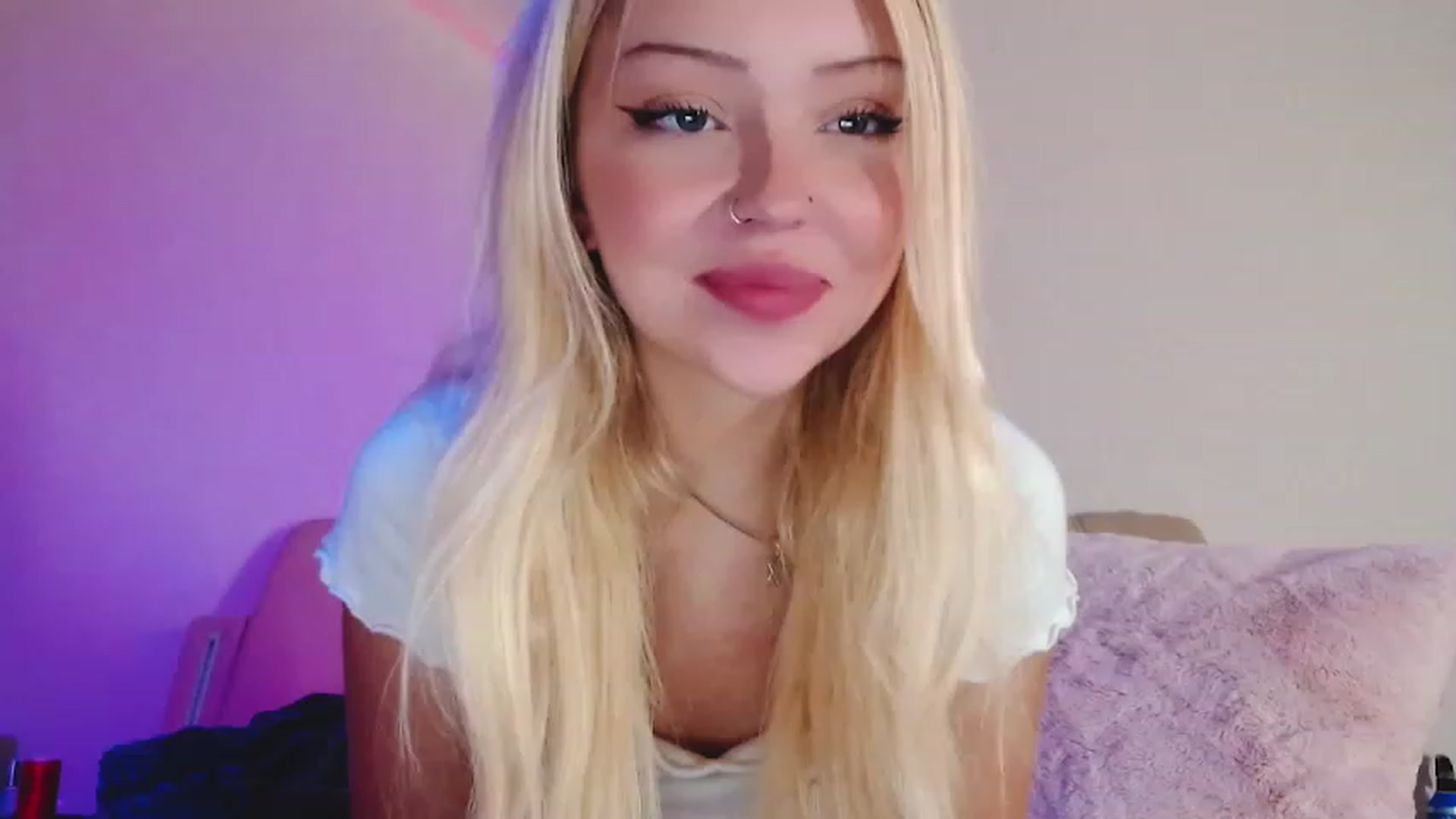 Gallery image thumbnail from Sk8Gurl420's myfreecams stream on, 11/16/2022, 08:19 image 3 of 20