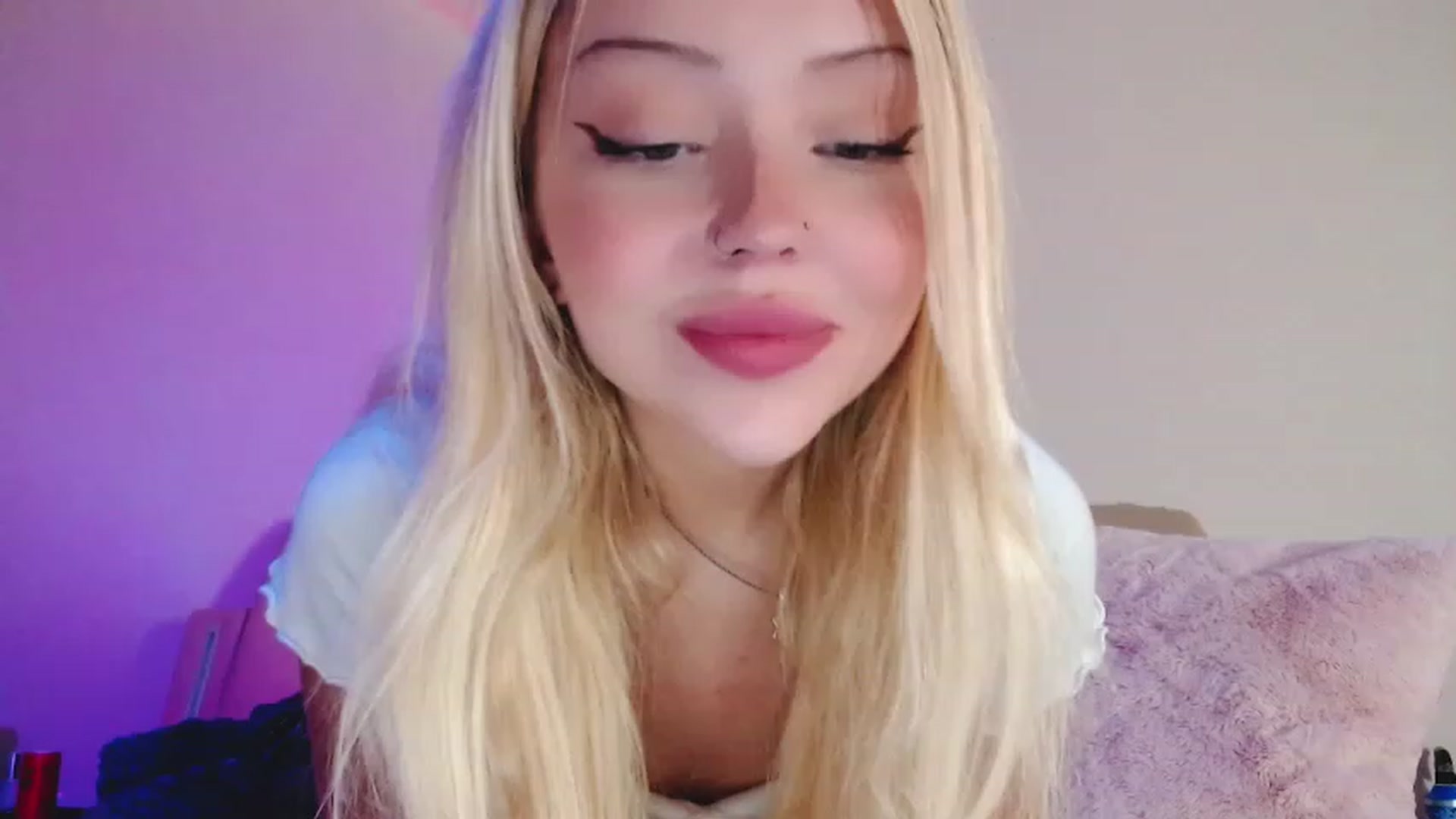 Gallery image thumbnail from Sk8Gurl420's myfreecams stream on, 11/16/2022, 08:19 image 2 of 20