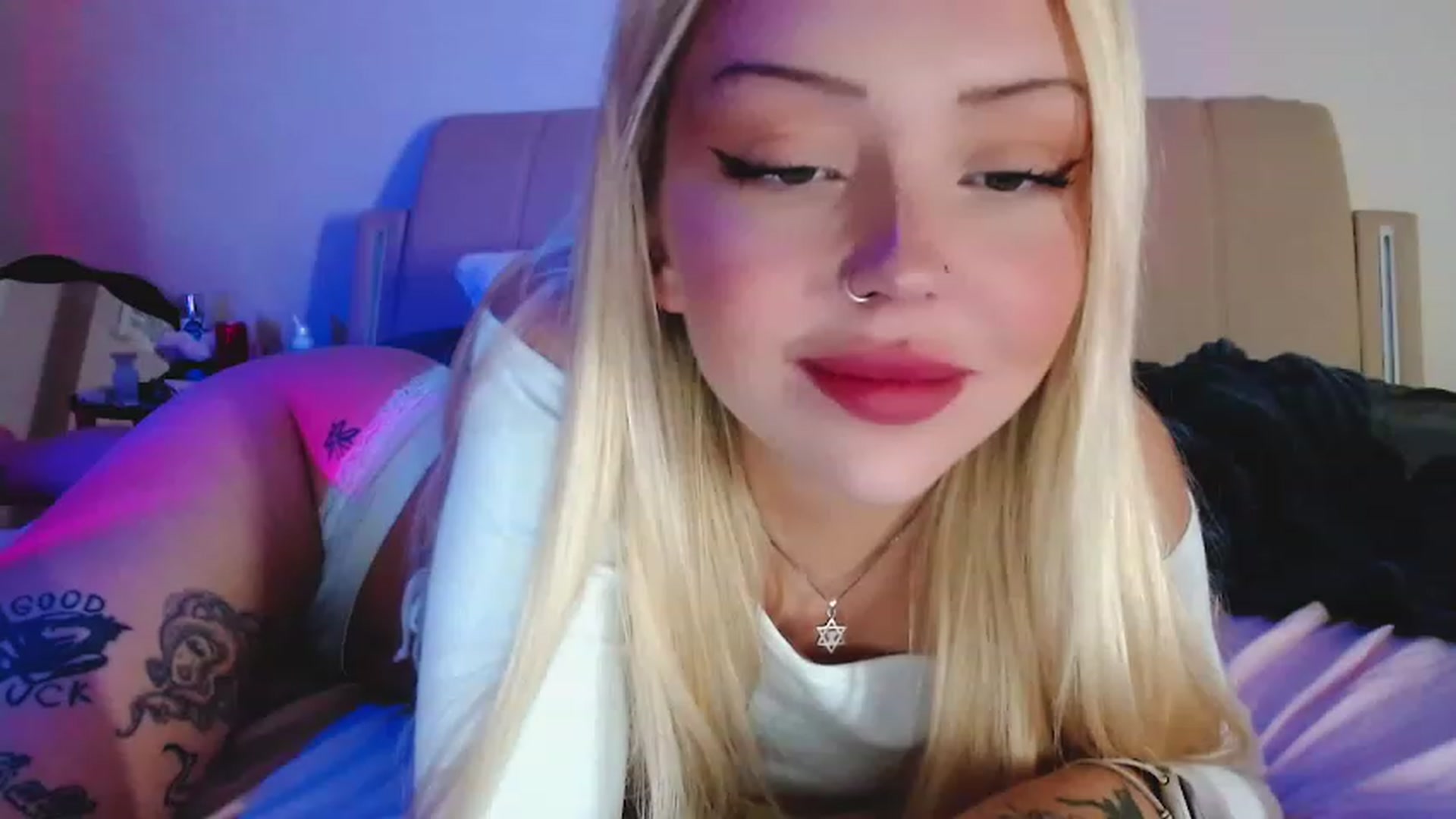 Gallery image thumbnail from Sk8Gurl420's myfreecams stream on, 11/18/2022, 06:50 image 18 of 20
