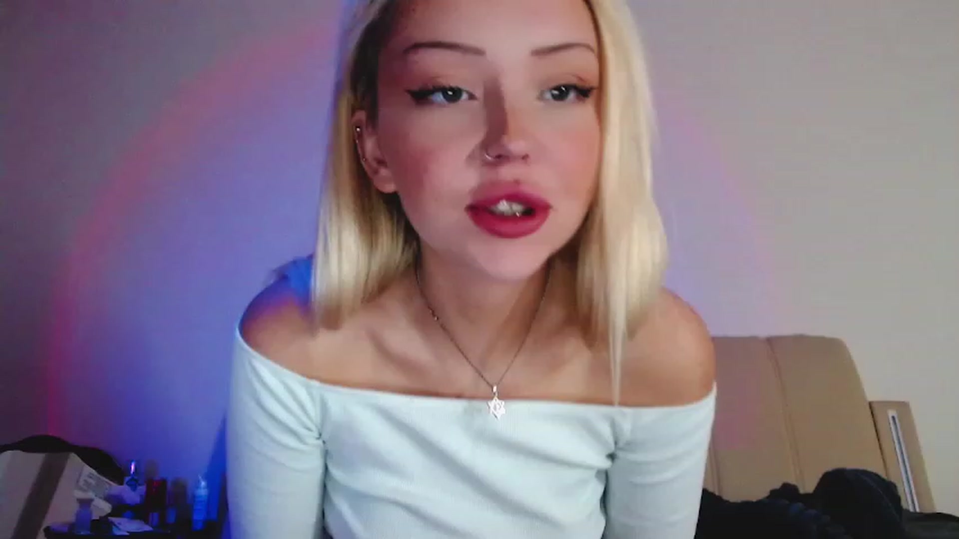Gallery image thumbnail from Sk8Gurl420's myfreecams stream on, 11/18/2022, 06:50 image 8 of 20