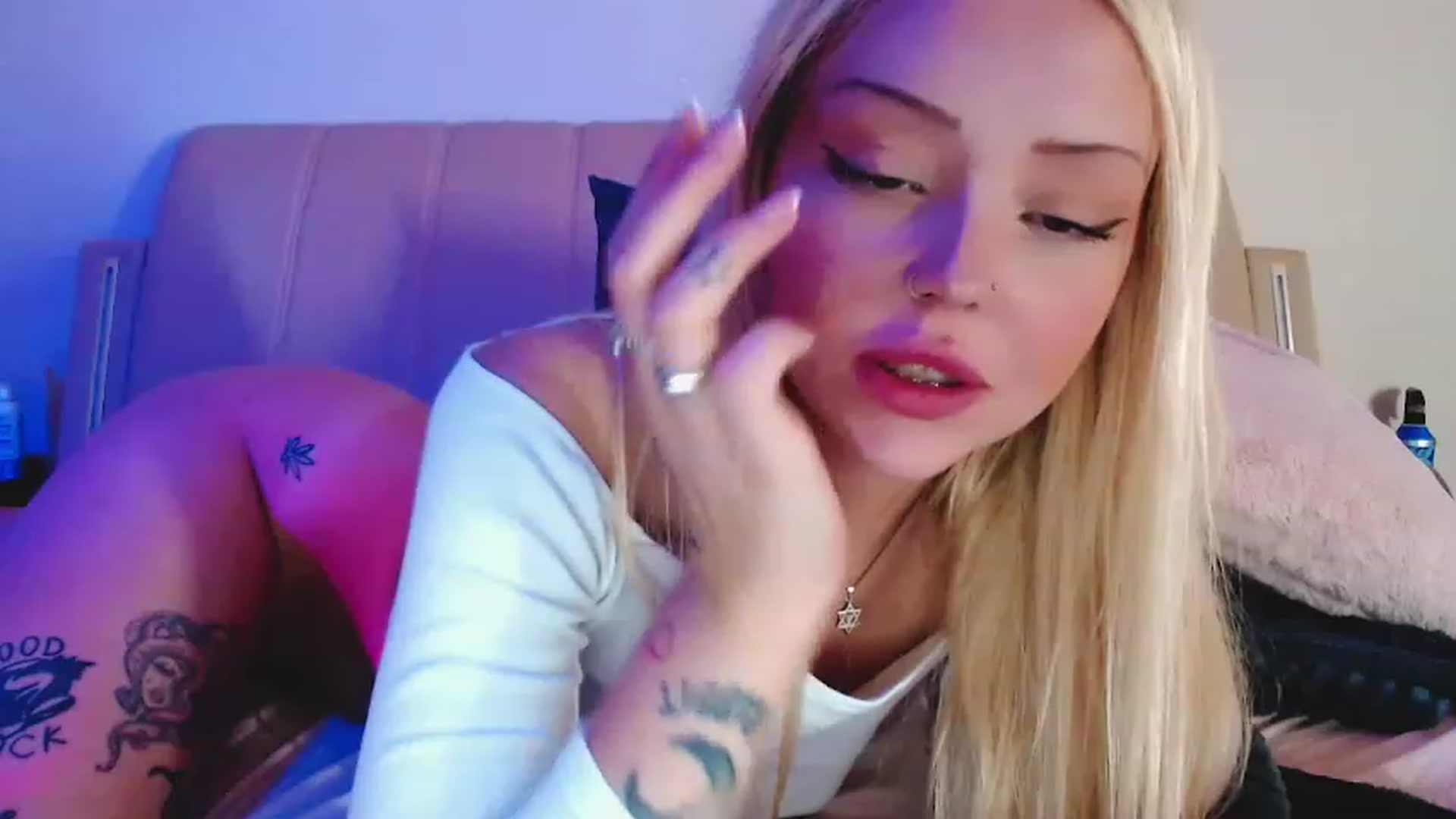 Gallery image thumbnail from Sk8Gurl420's myfreecams stream on, 11/18/2022, 08:25 image 17 of 20