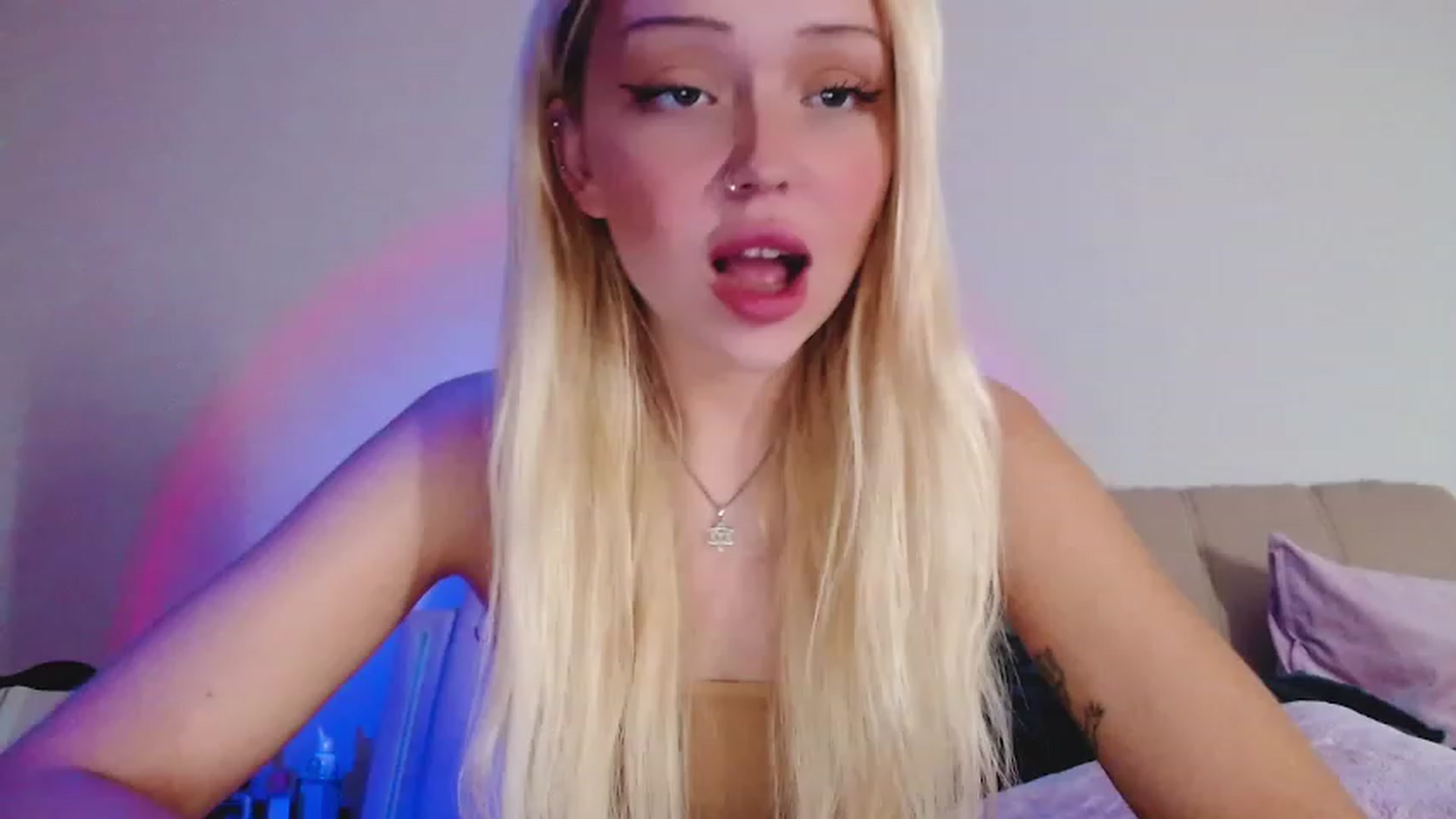 Gallery image thumbnail from Sk8Gurl420's myfreecams stream on, 11/19/2022, 06:44 image 14 of 20