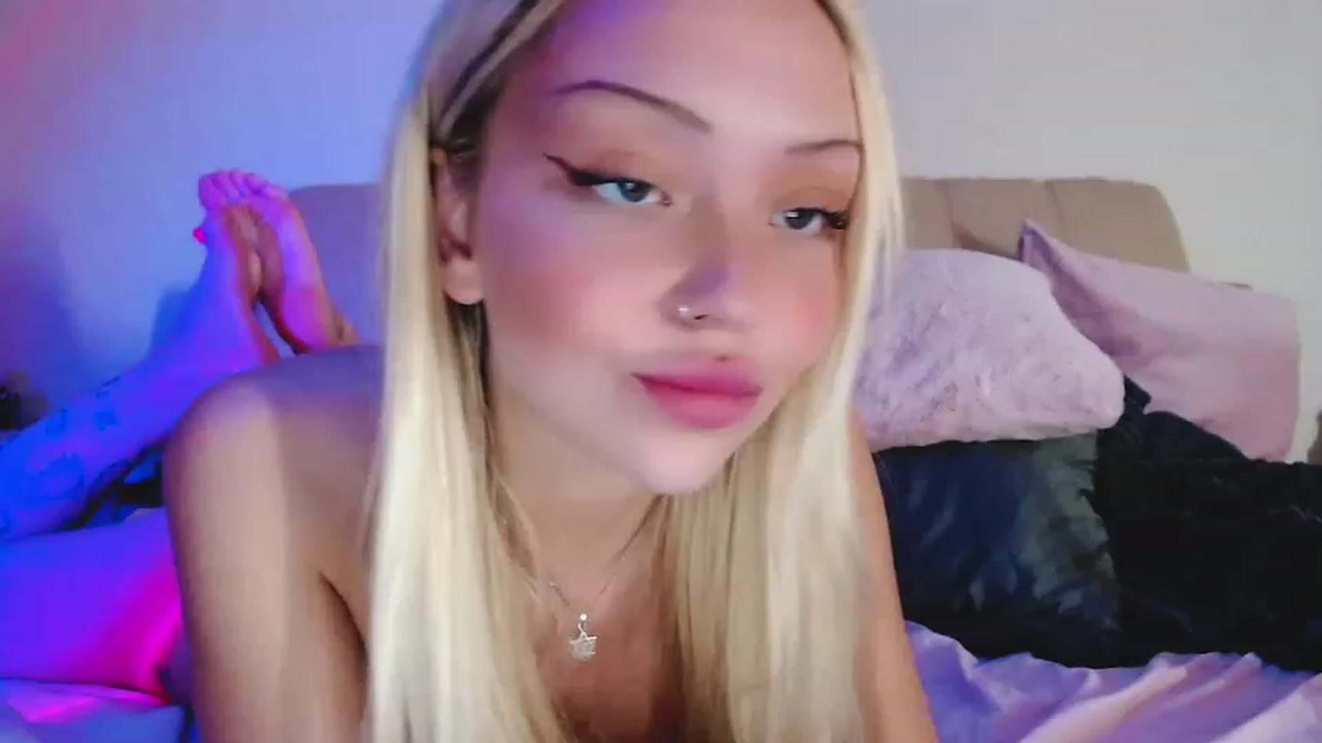 Gallery image thumbnail from Sk8Gurl420's myfreecams stream on, 11/19/2022, 07:16 image 10 of 20