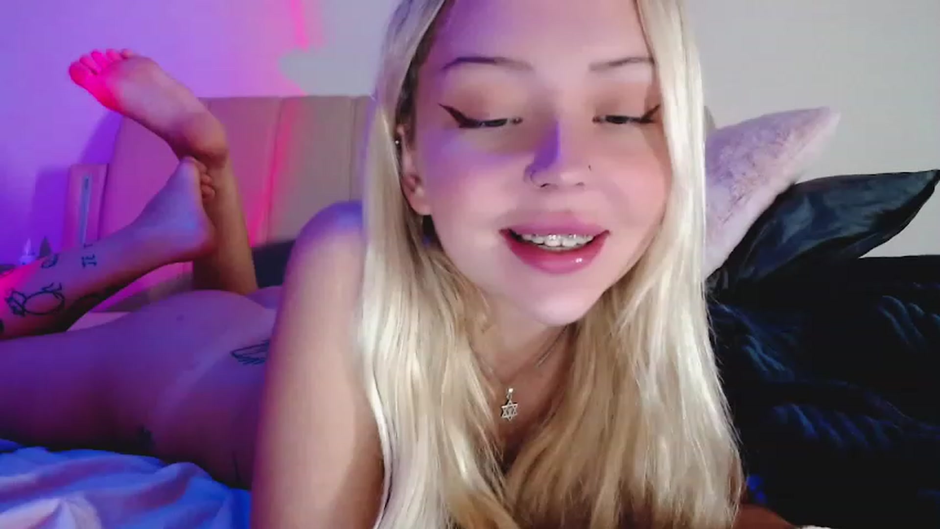 Gallery image thumbnail from Sk8Gurl420's myfreecams stream on, 11/21/2022, 06:57 image 14 of 20