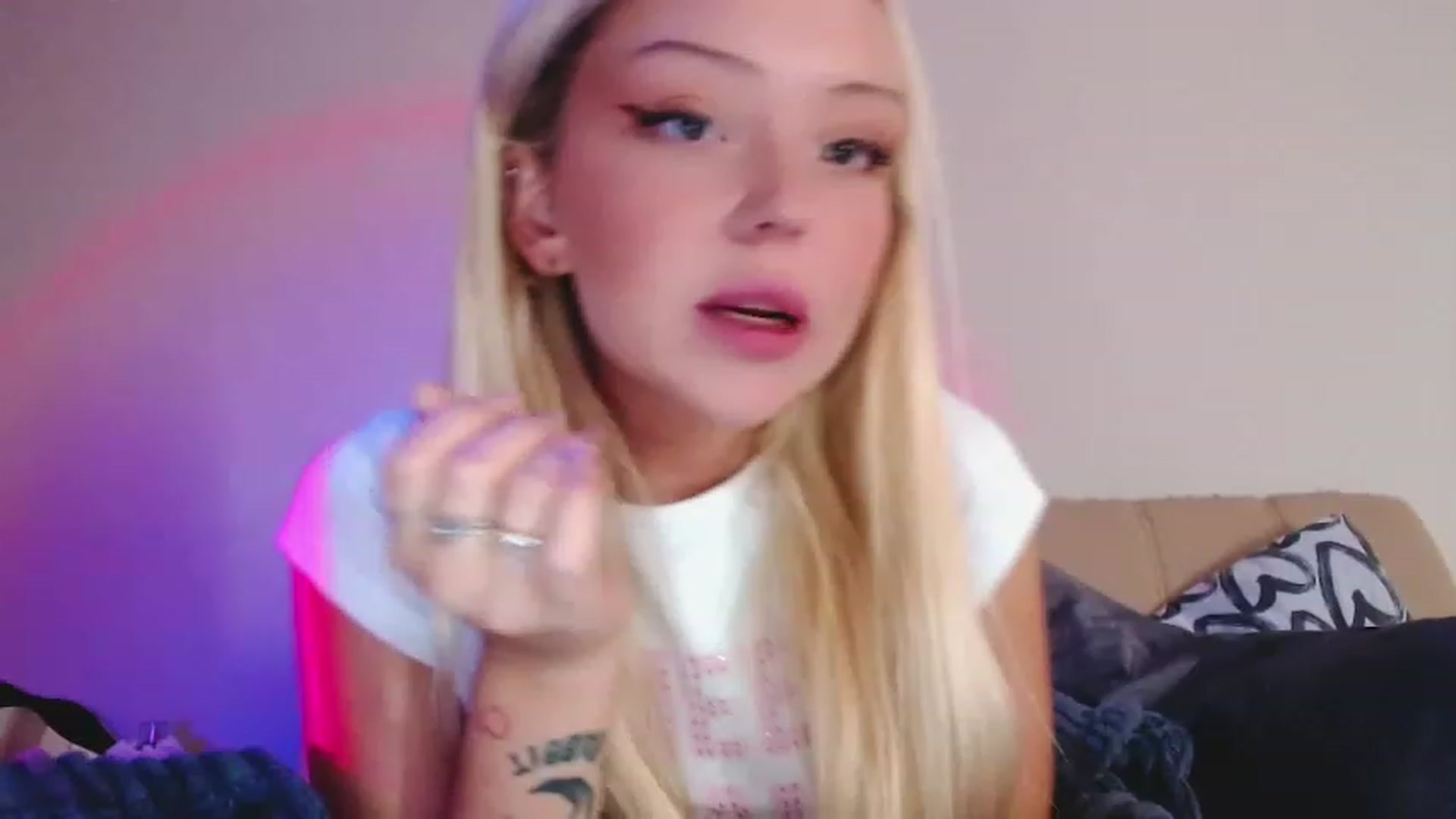 Gallery image thumbnail from Sk8Gurl420's myfreecams stream on, 11/27/2022, 07:48 image 20 of 20