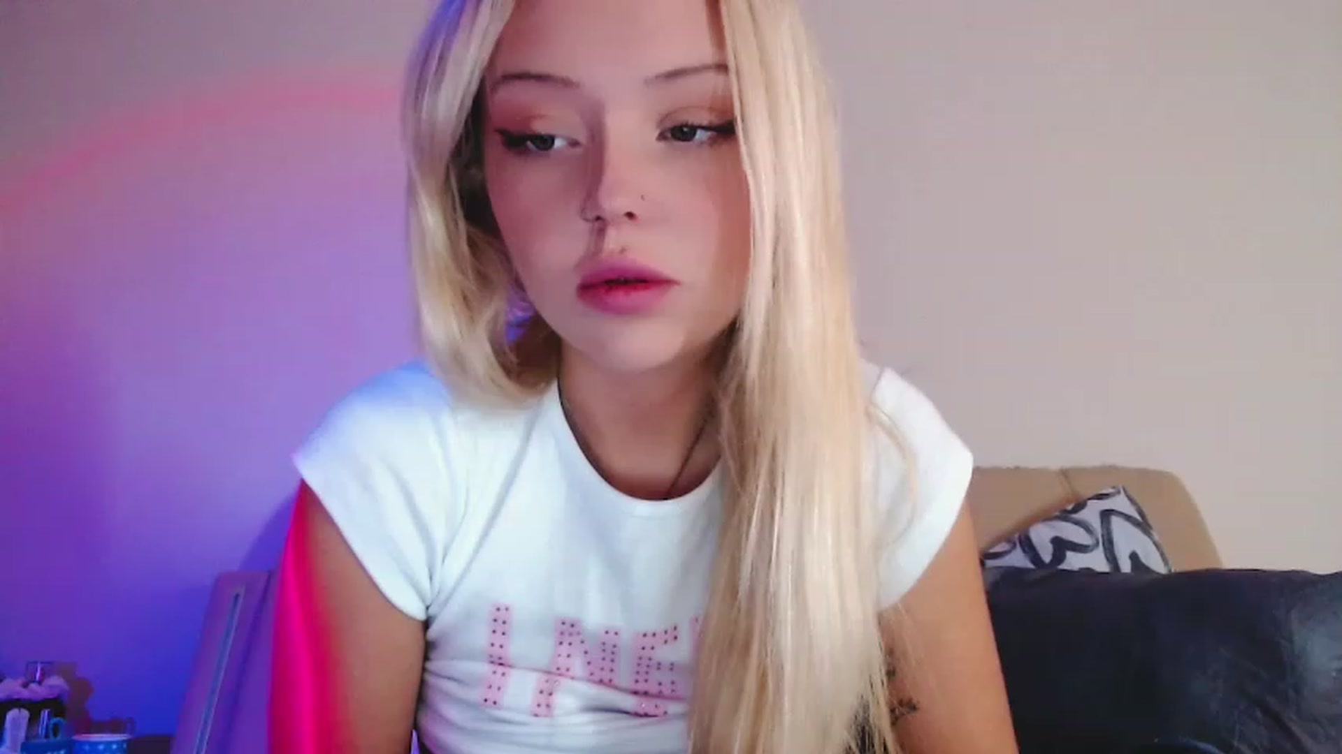 Gallery image thumbnail from Sk8Gurl420's myfreecams stream on, 11/27/2022, 07:48 image 15 of 20