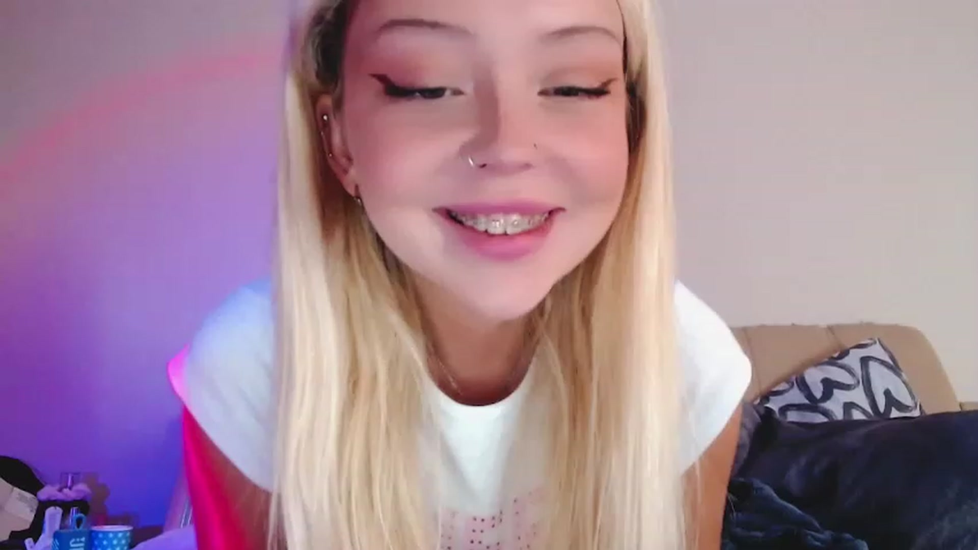 Gallery image thumbnail from Sk8Gurl420's myfreecams stream on, 11/27/2022, 07:48 image 17 of 20
