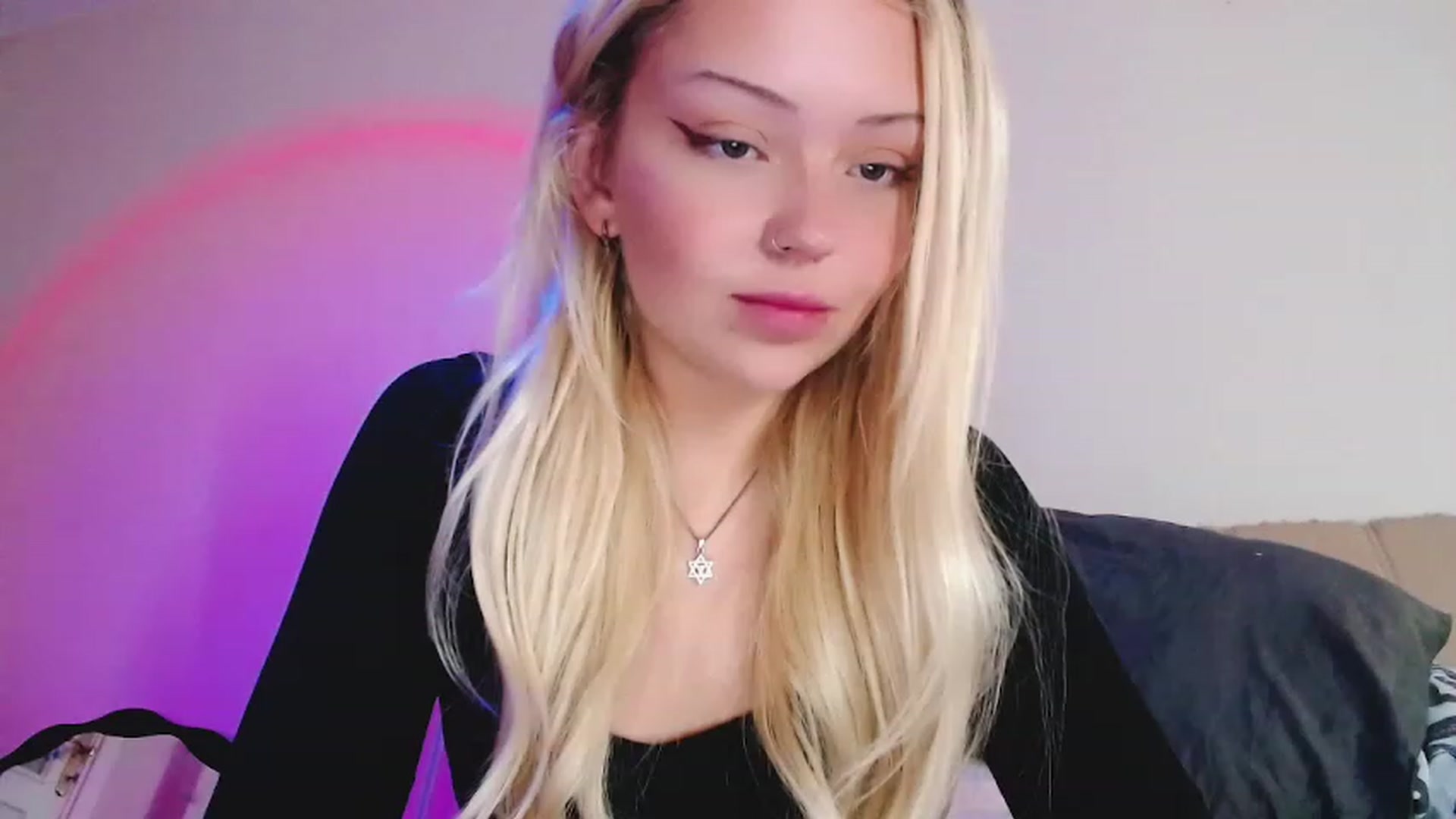 Gallery image thumbnail from Sk8Gurl420's myfreecams stream on, 11/28/2022, 07:44 image 13 of 20
